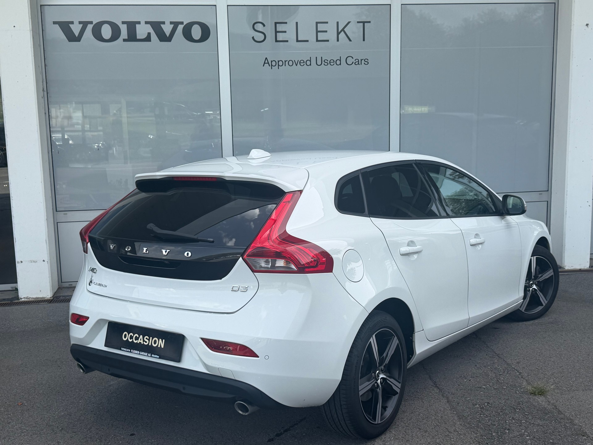 VOLVO V40 D3-showroom-element-1