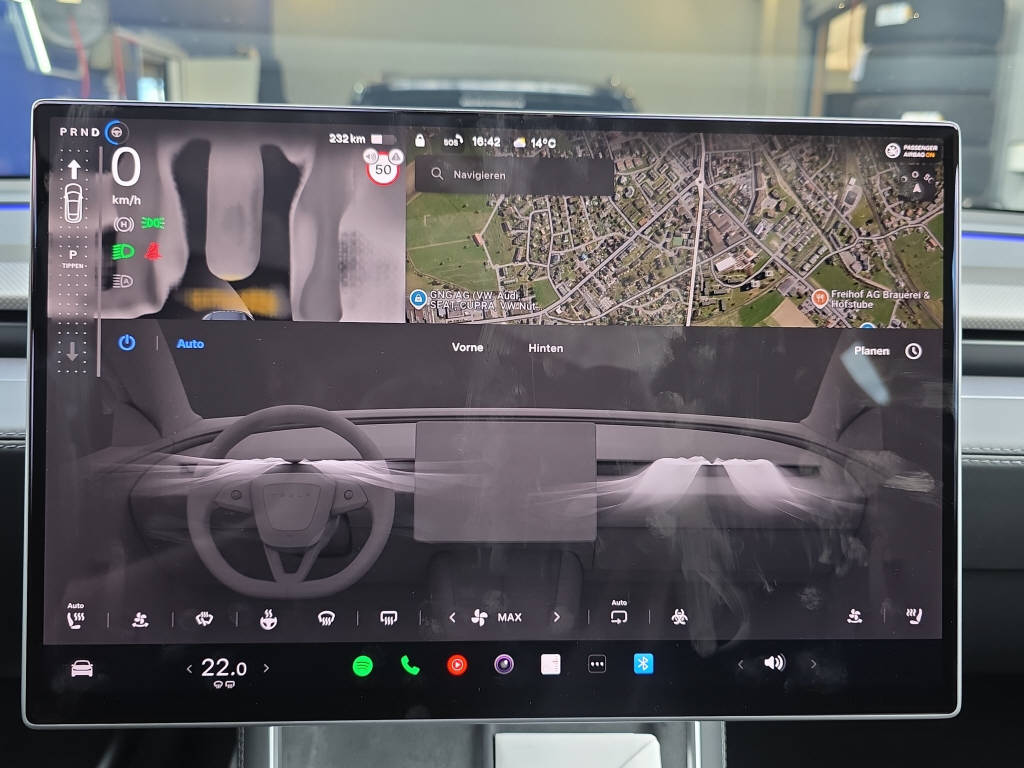 TESLA Model Y Performance AWD-image-24