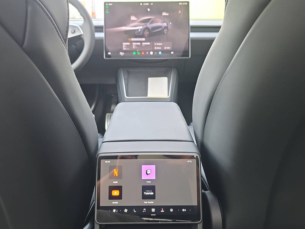 TESLA Model Y Performance AWD-image-22