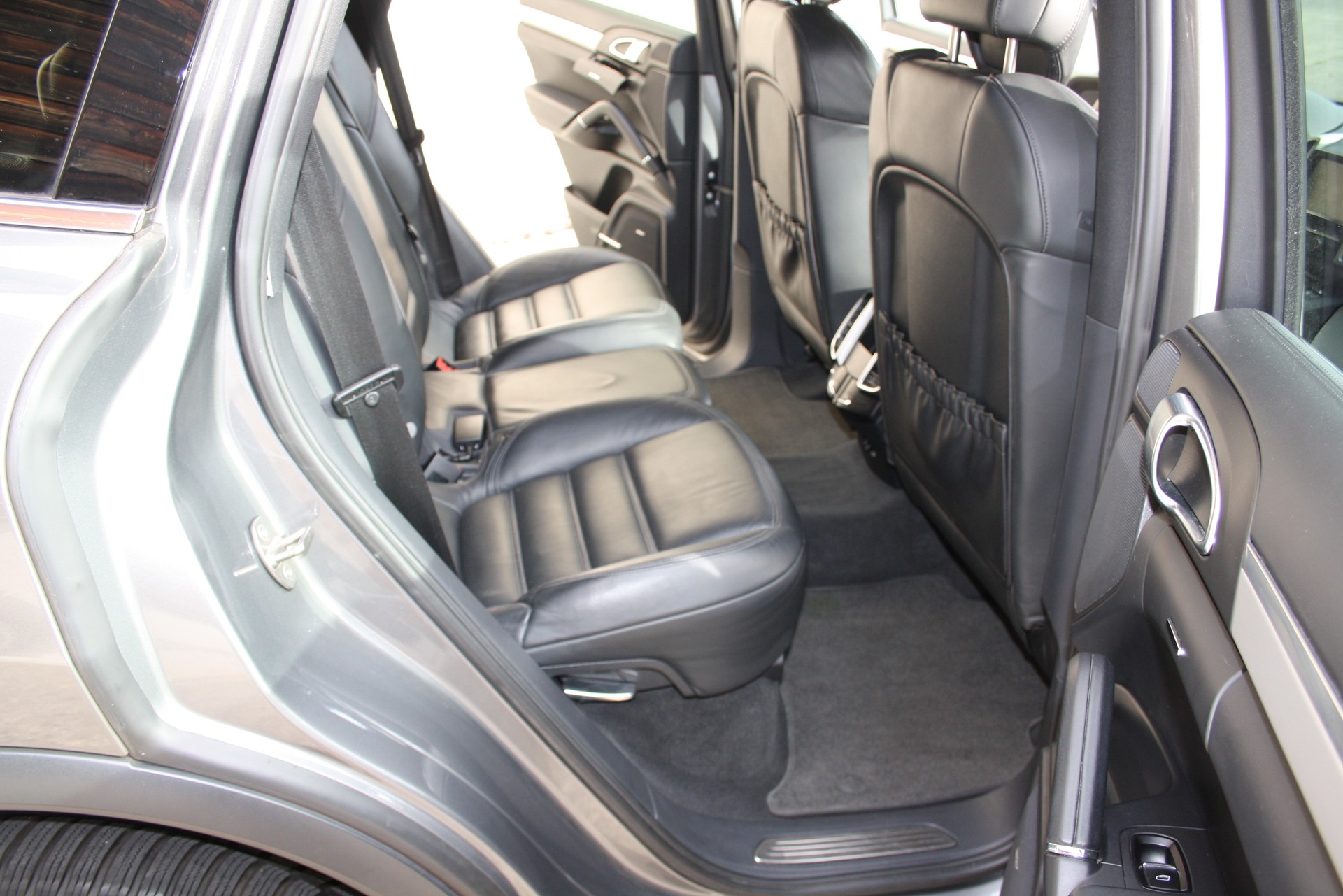 PORSCHE Cayenne S-image-12
