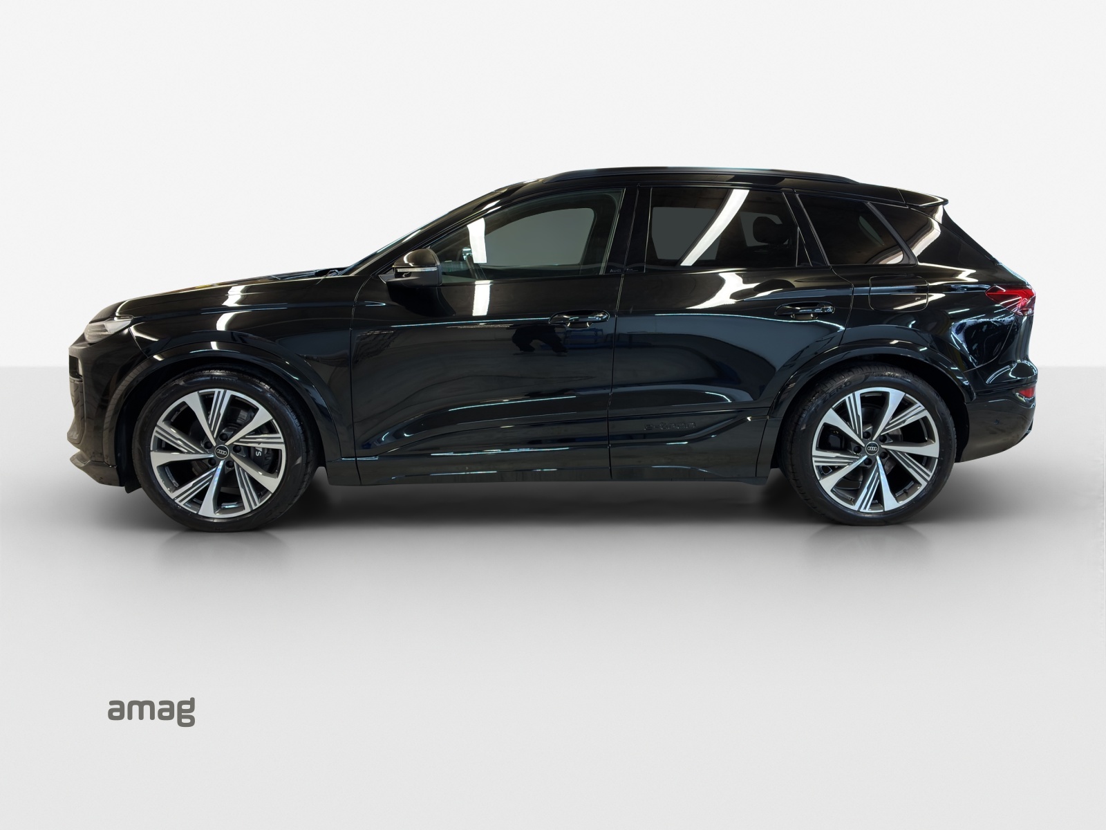 AUDI SQ6 e-tron quattro-showroom-element-1