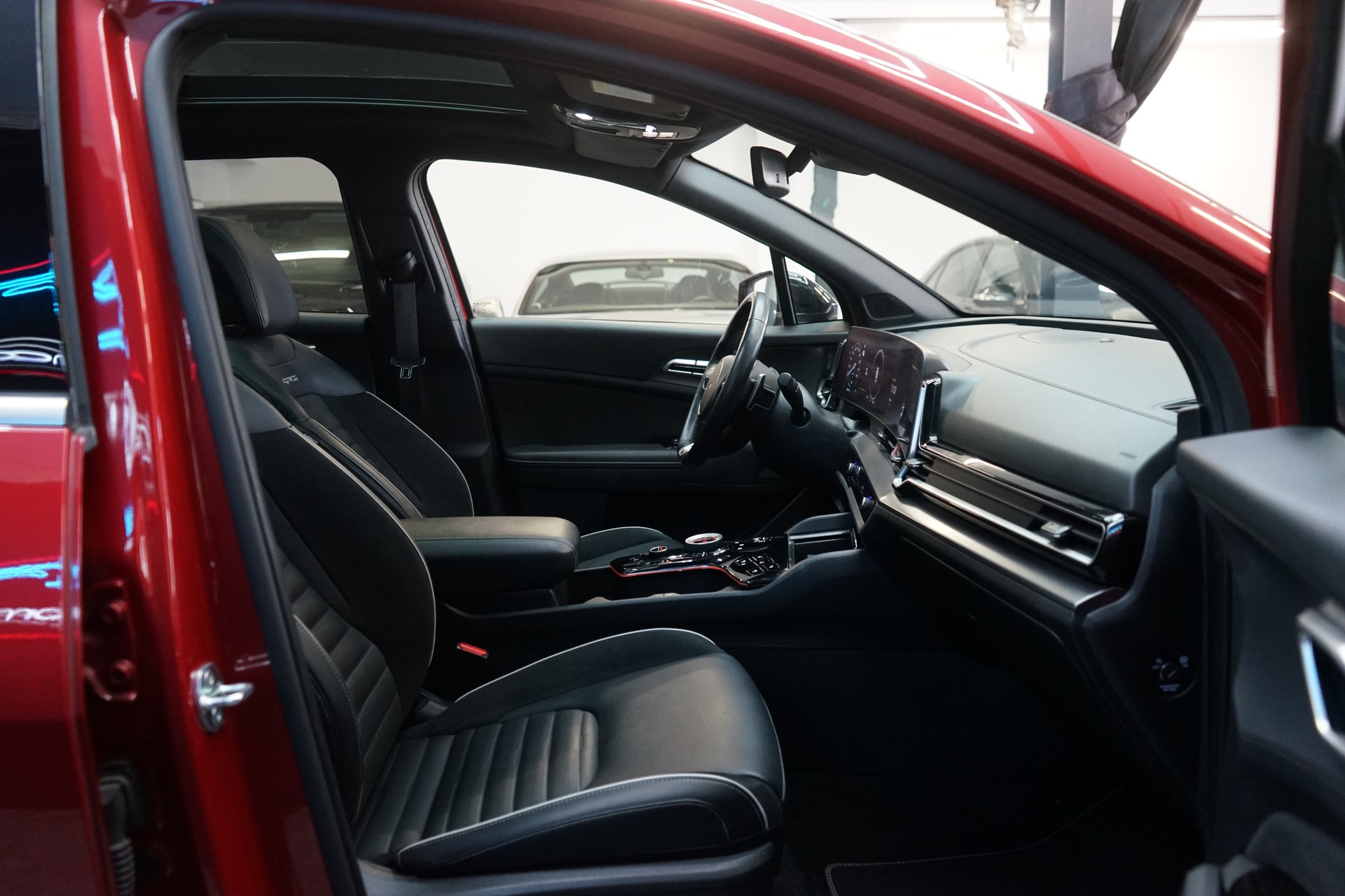 KIA Sportage 1.6T-GDi PHEV GT-Line 4x4 A-image-4