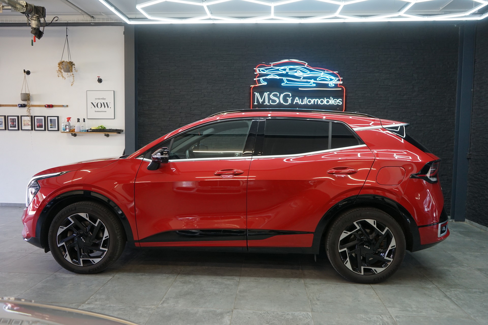 KIA Sportage 1.6T-GDi PHEV GT-Line 4x4 A-showroom-element-1