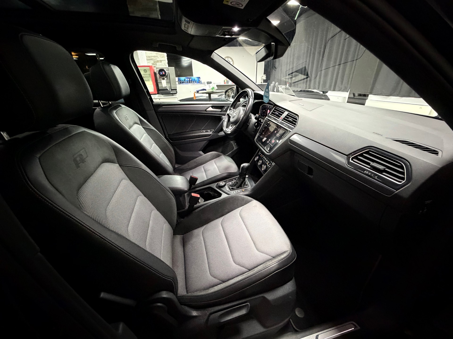VW Tiguan 2.0TSI R-Line 4Motion DSG-image-30