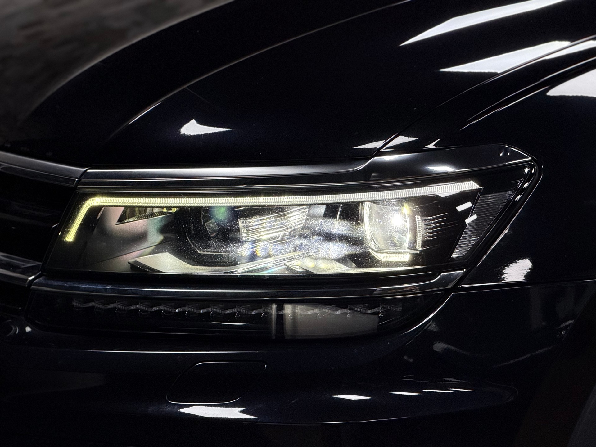 VW Tiguan 2.0TSI R-Line 4Motion DSG-image-6
