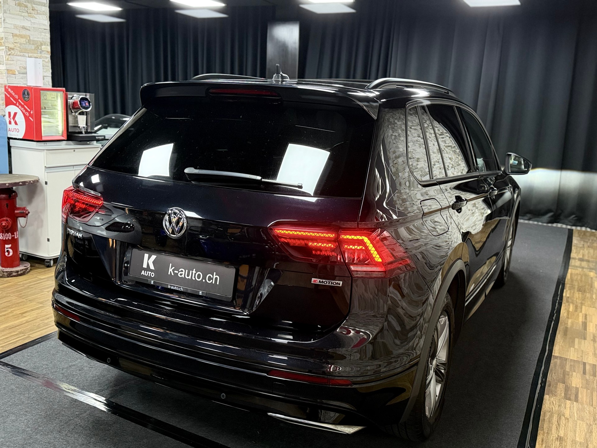 VW Tiguan 2.0TSI R-Line 4Motion DSG-showroom-element-3