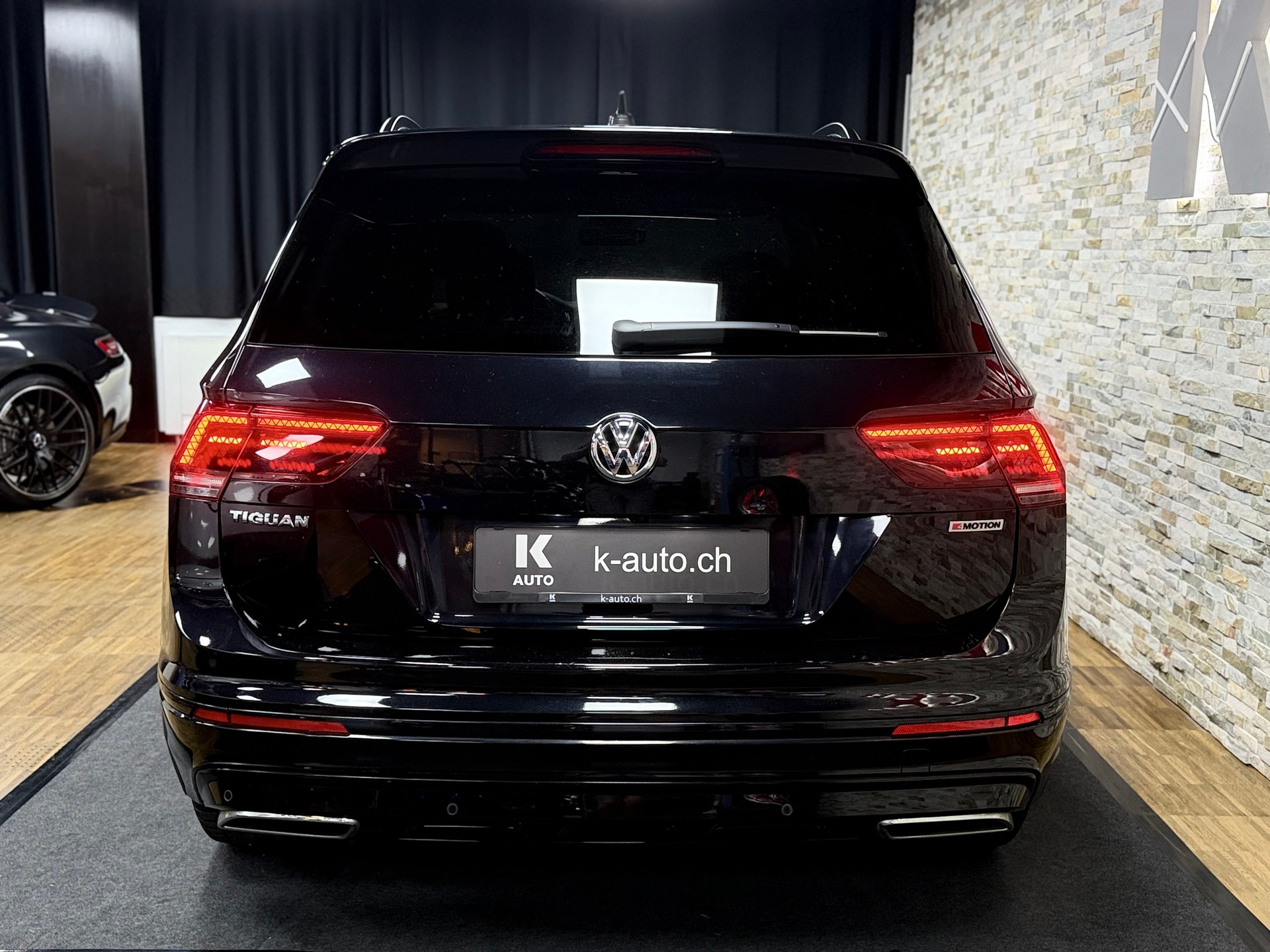 VW Tiguan 2.0TSI R-Line 4Motion DSG-showroom-element-2