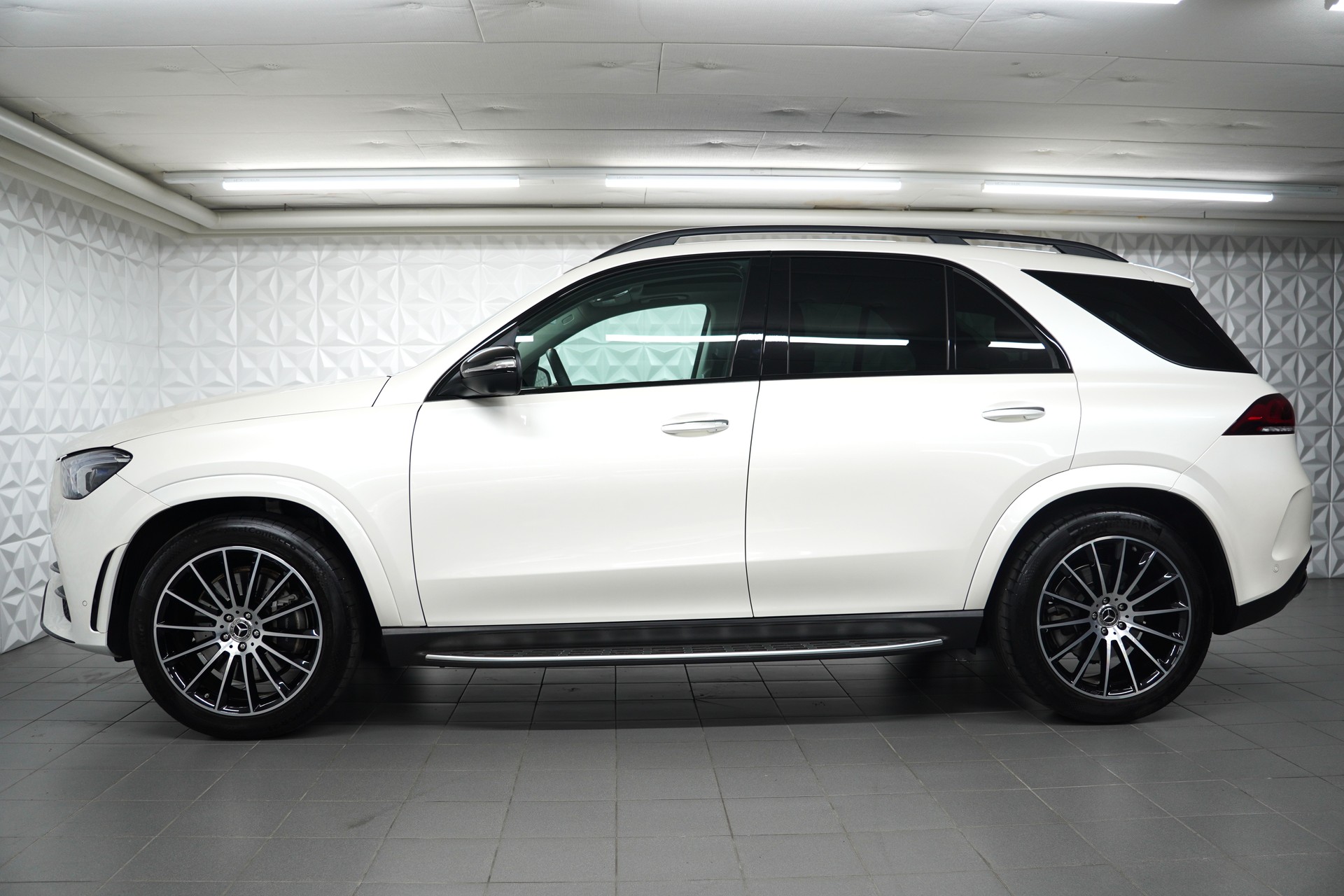 MERCEDES-BENZ GLE 350 d 4Matic 9G-Tronic-showroom-element-1