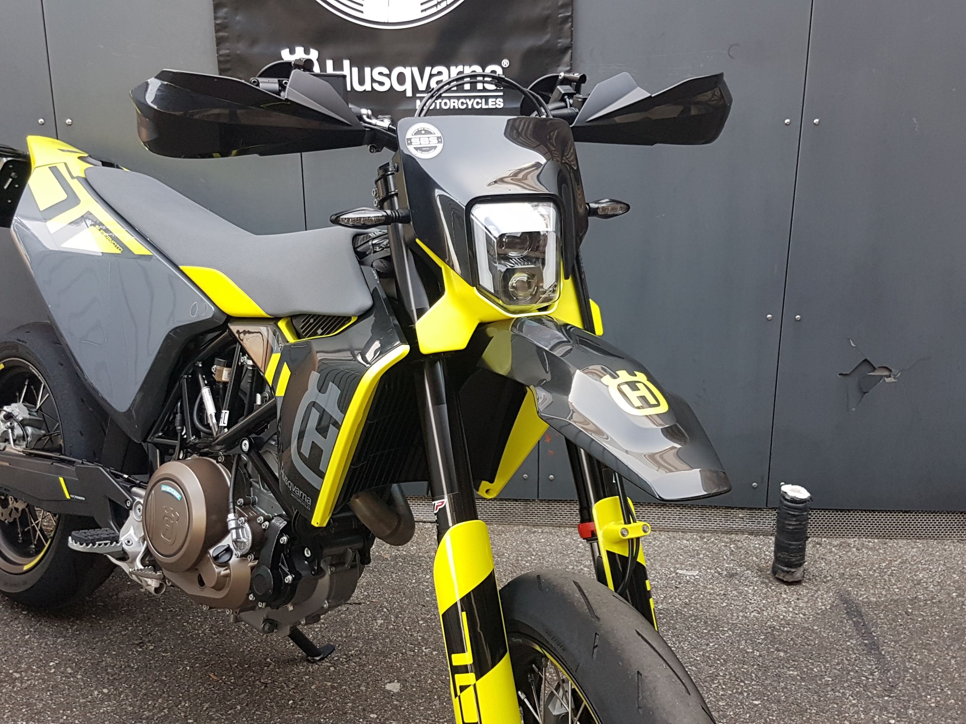 HUSQVARNA 701 Supermoto-image-2