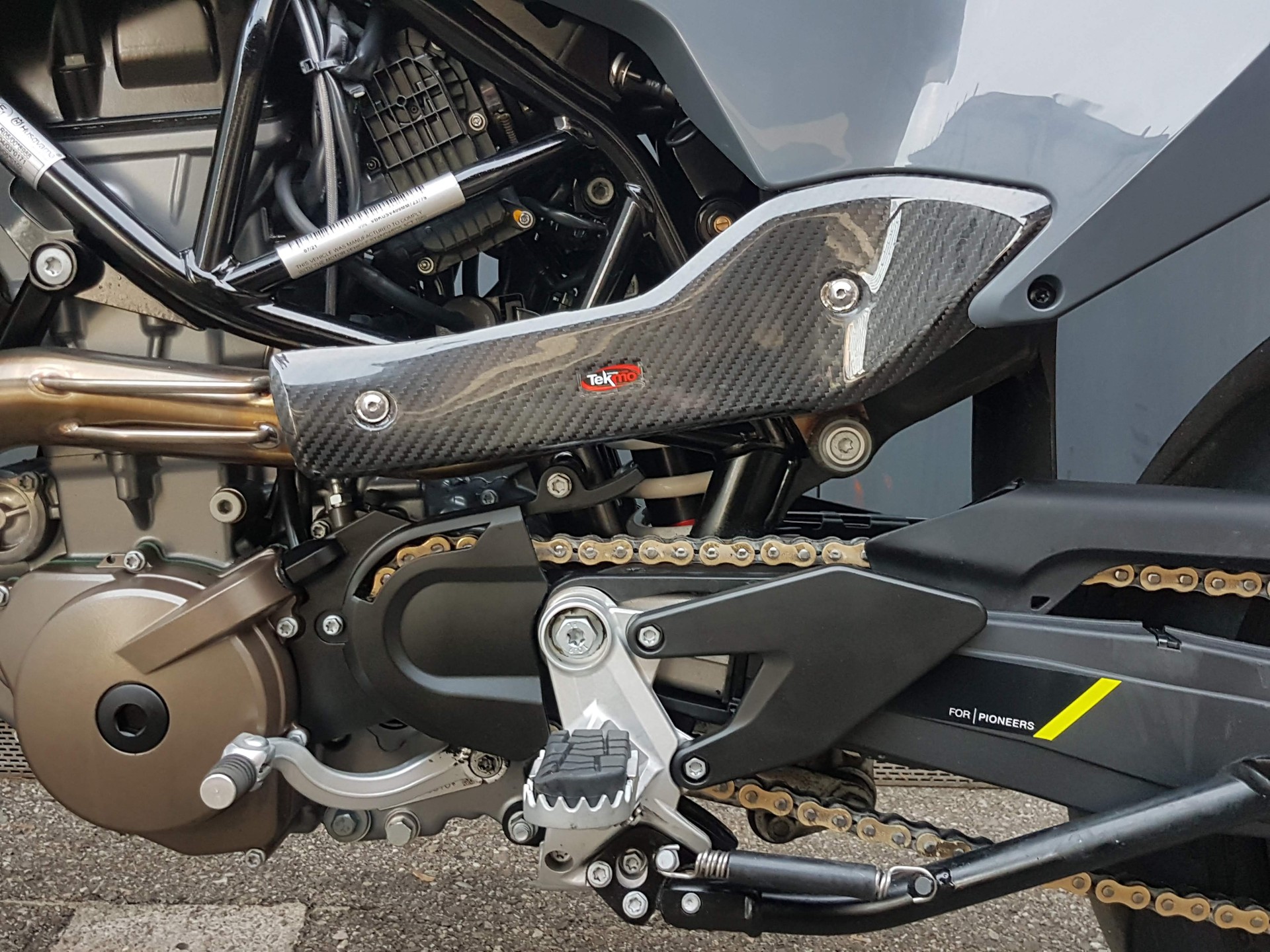 HUSQVARNA 701 Supermoto-image-4