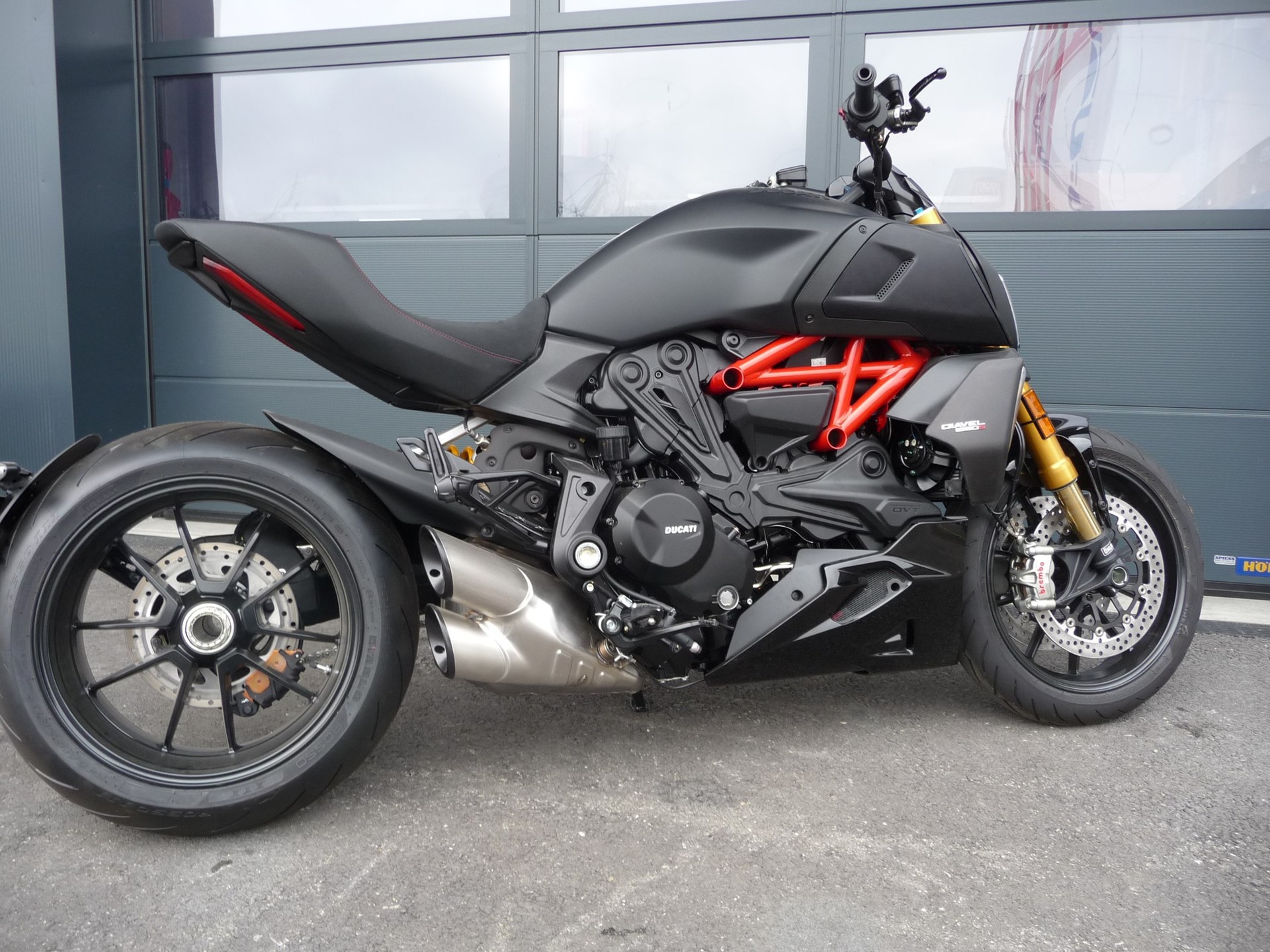 DUCATI Diavel 1260 S-image-1