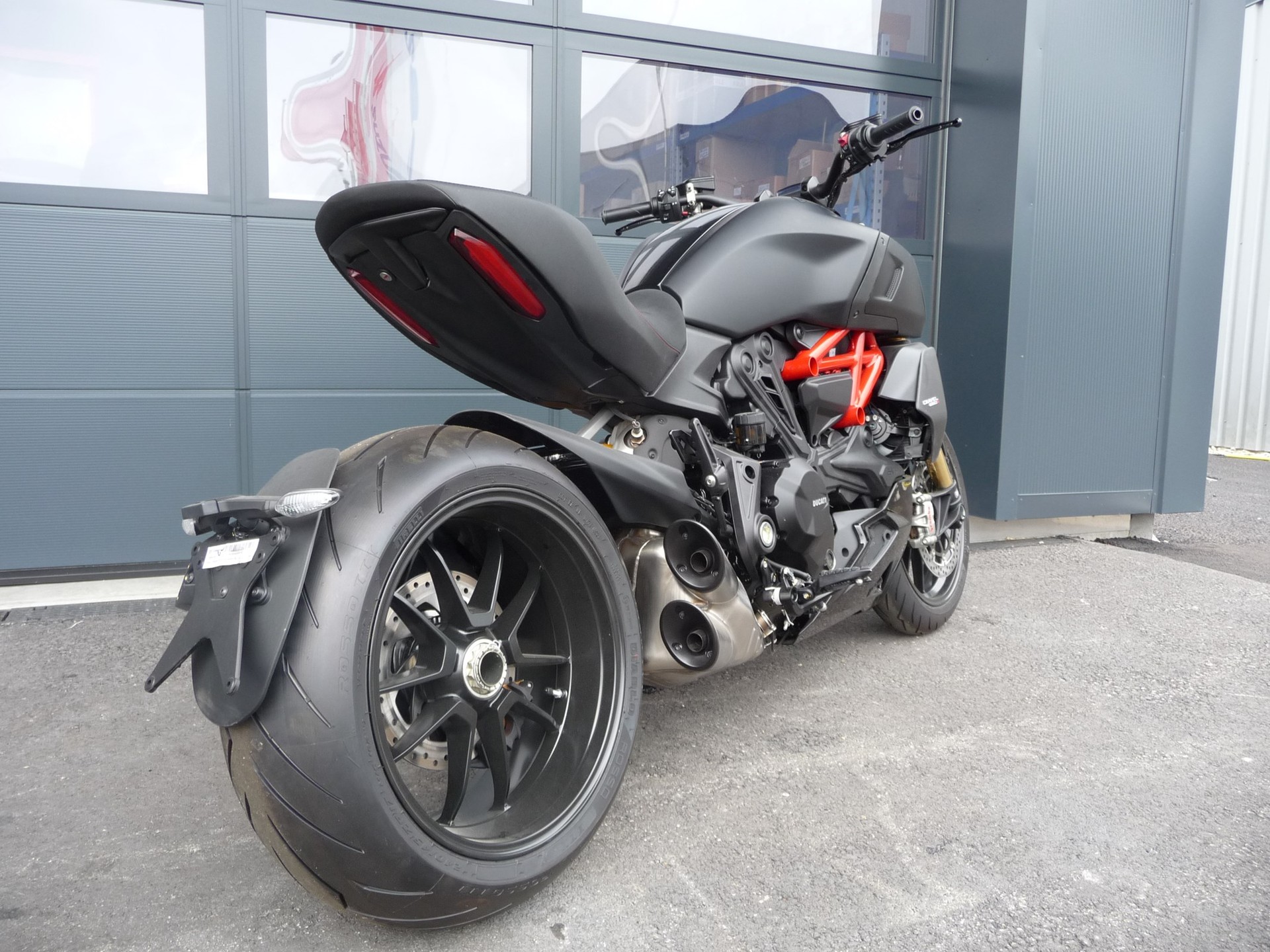 DUCATI Diavel 1260 S-image-2