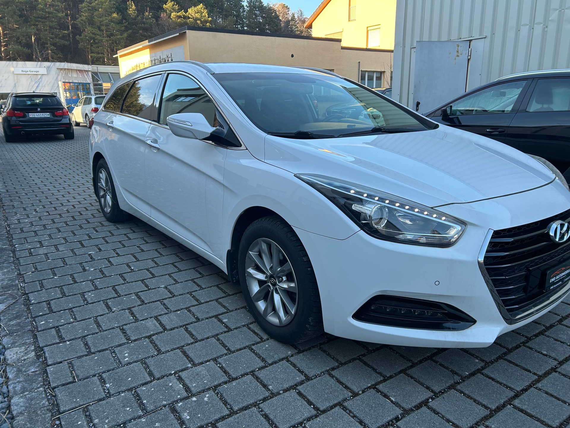 HYUNDAI i40-image-2