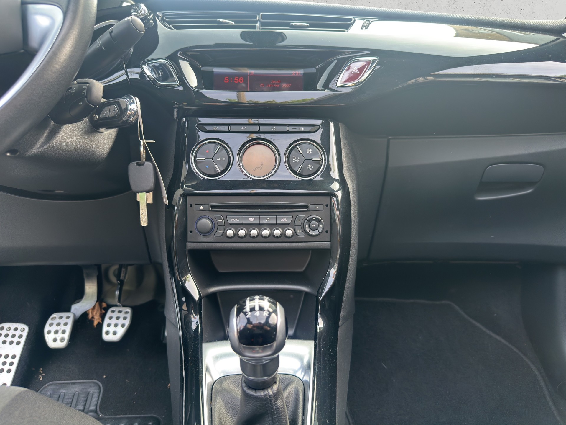 DS AUTOMOBILES DS3 1.2 Pure Tech SO Chic-image-1