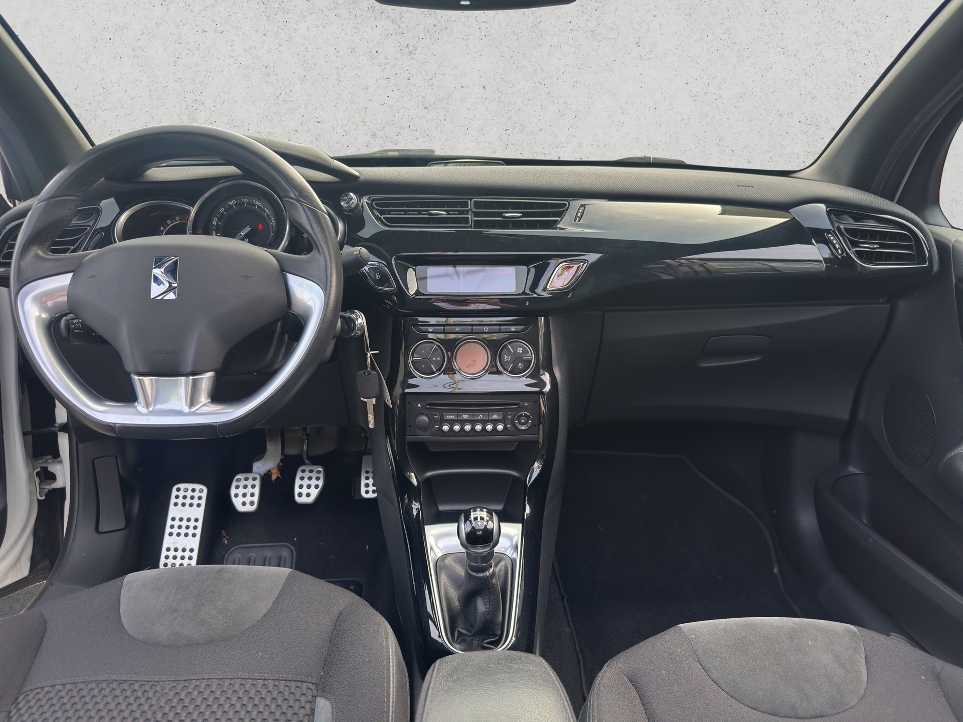 DS AUTOMOBILES DS3 1.2 Pure Tech SO Chic-image-4