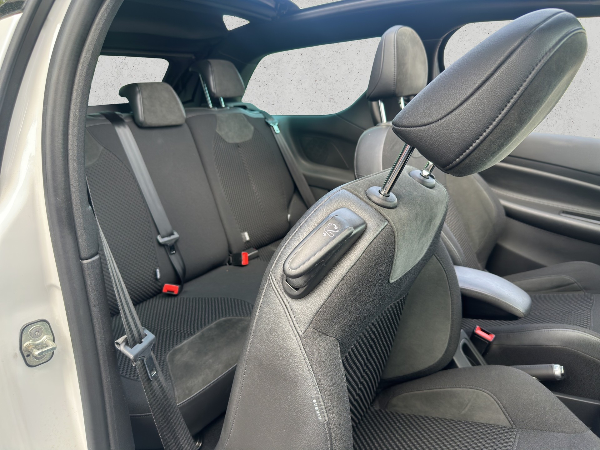 DS AUTOMOBILES DS3 1.2 Pure Tech SO Chic-image-2