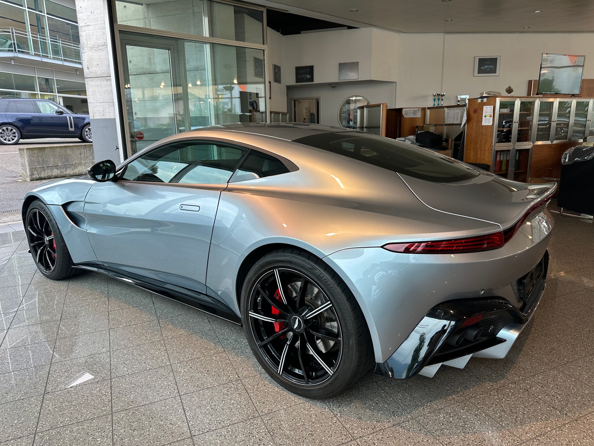 ASTON MARTIN V8 Vantage 4.0 Coupé-image-5