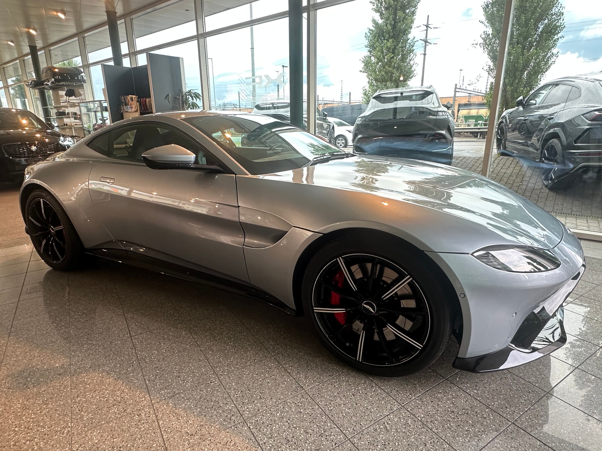 ASTON MARTIN V8 Vantage 4.0 Coupé-image-1