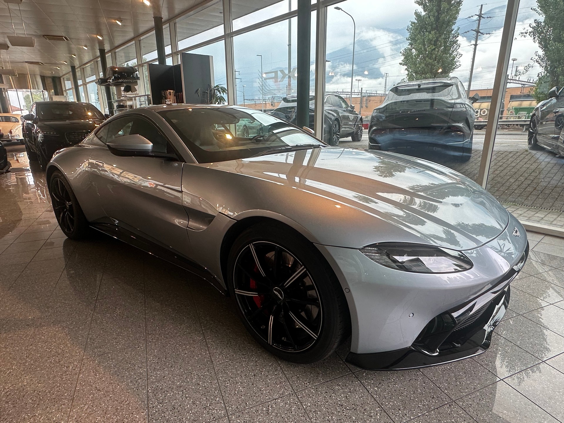 ASTON MARTIN V8 Vantage 4.0 Coupé-image-2