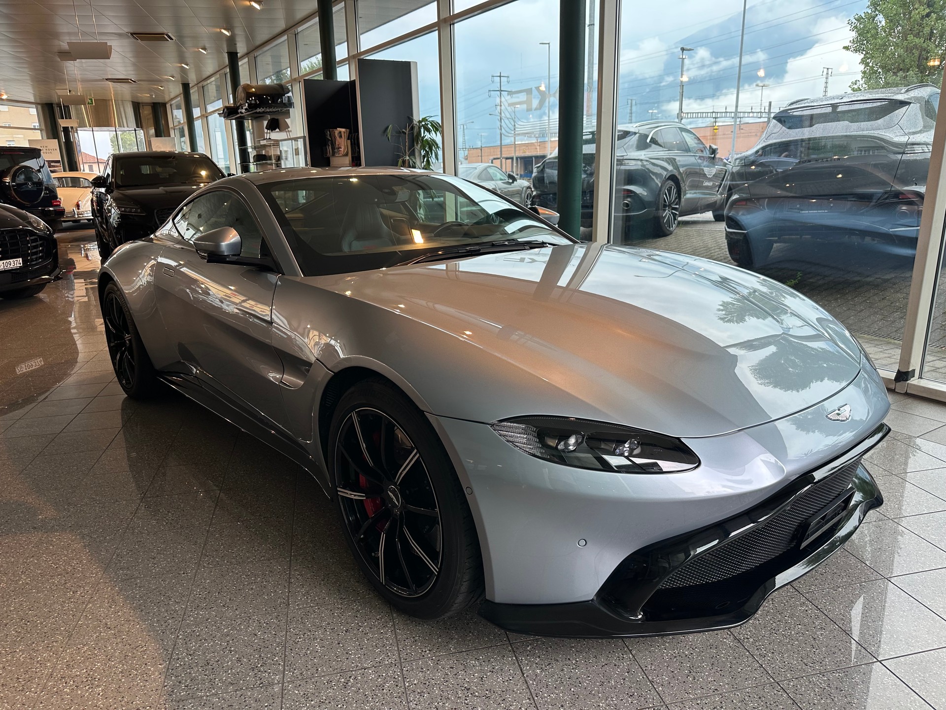 ASTON MARTIN V8 Vantage 4.0 Coupé-image-10