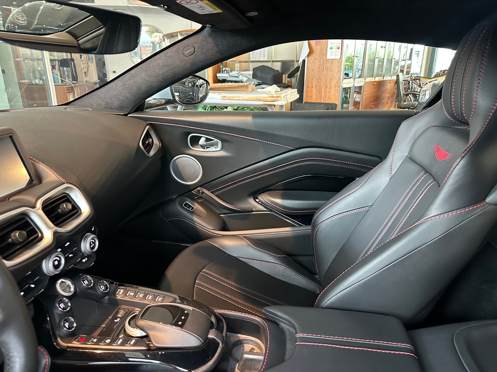 ASTON MARTIN V8 Vantage 4.0 Coupé-image-15