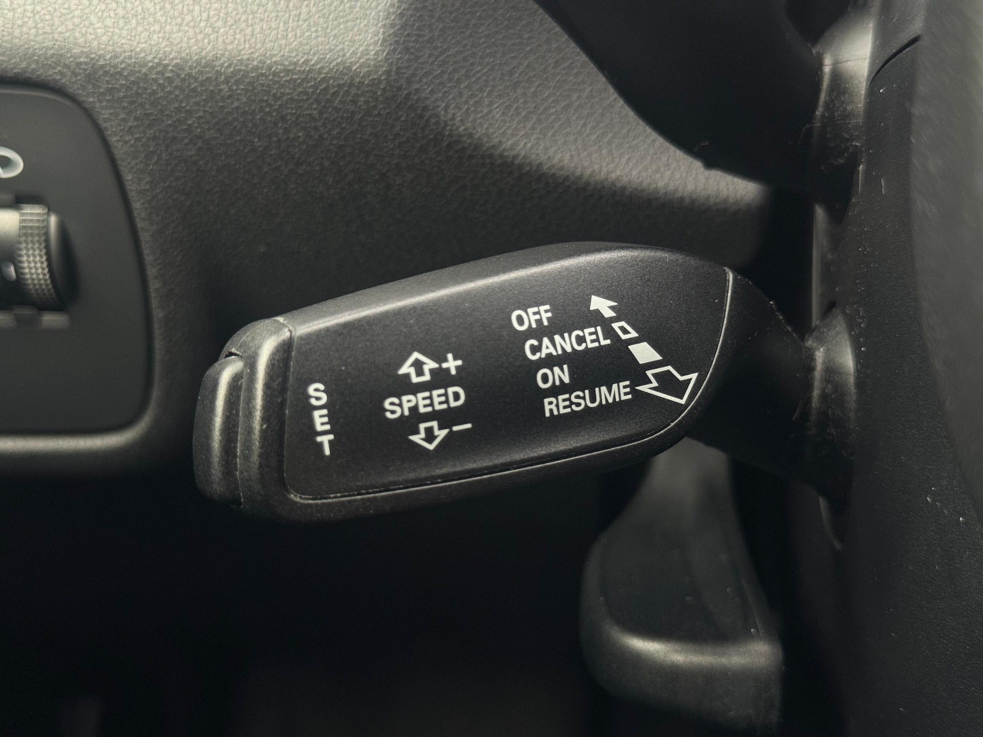 AUDI A1 1.6 TDI Attraction DSG-image-28