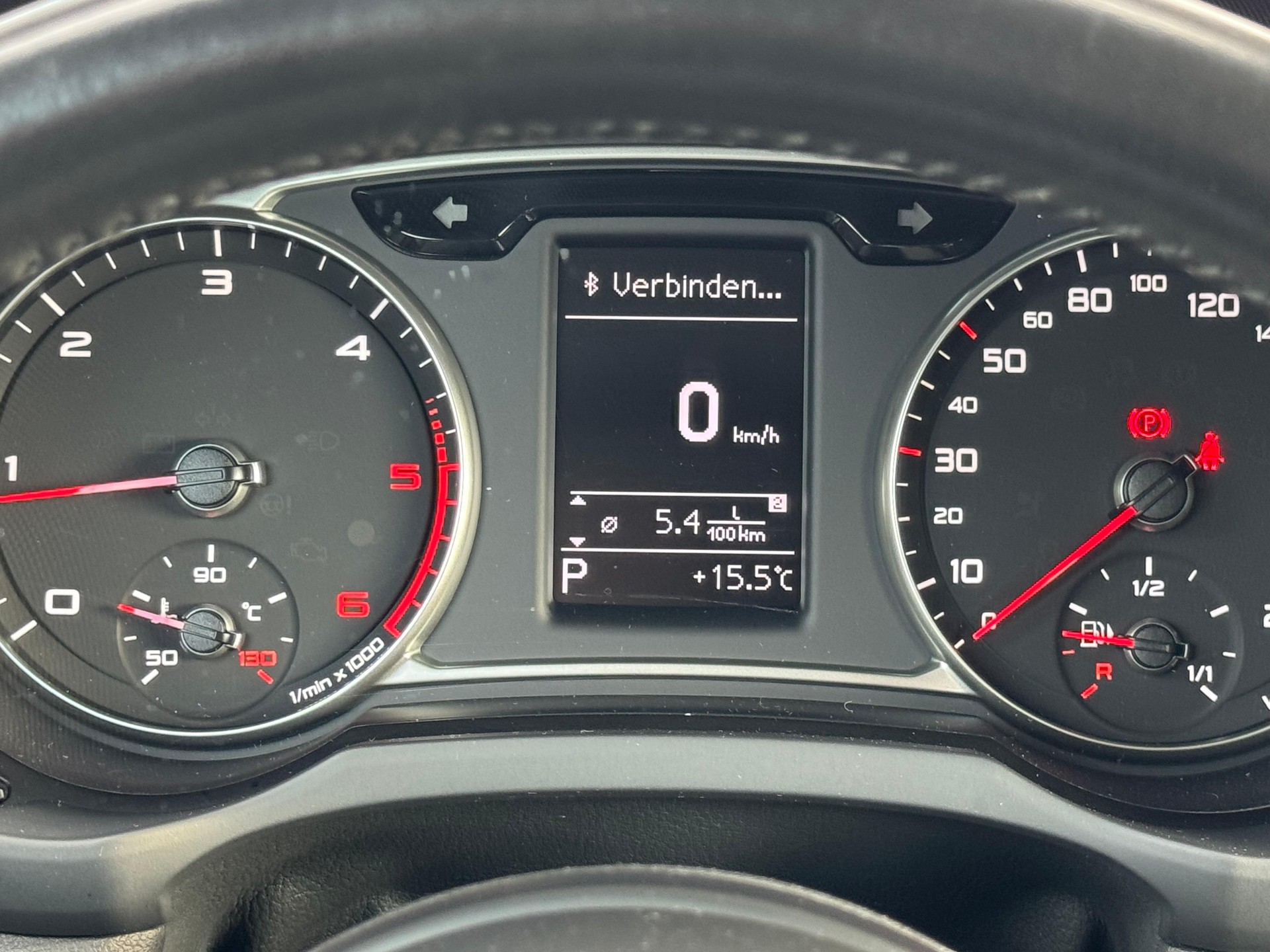 AUDI A1 1.6 TDI Attraction DSG-image-18