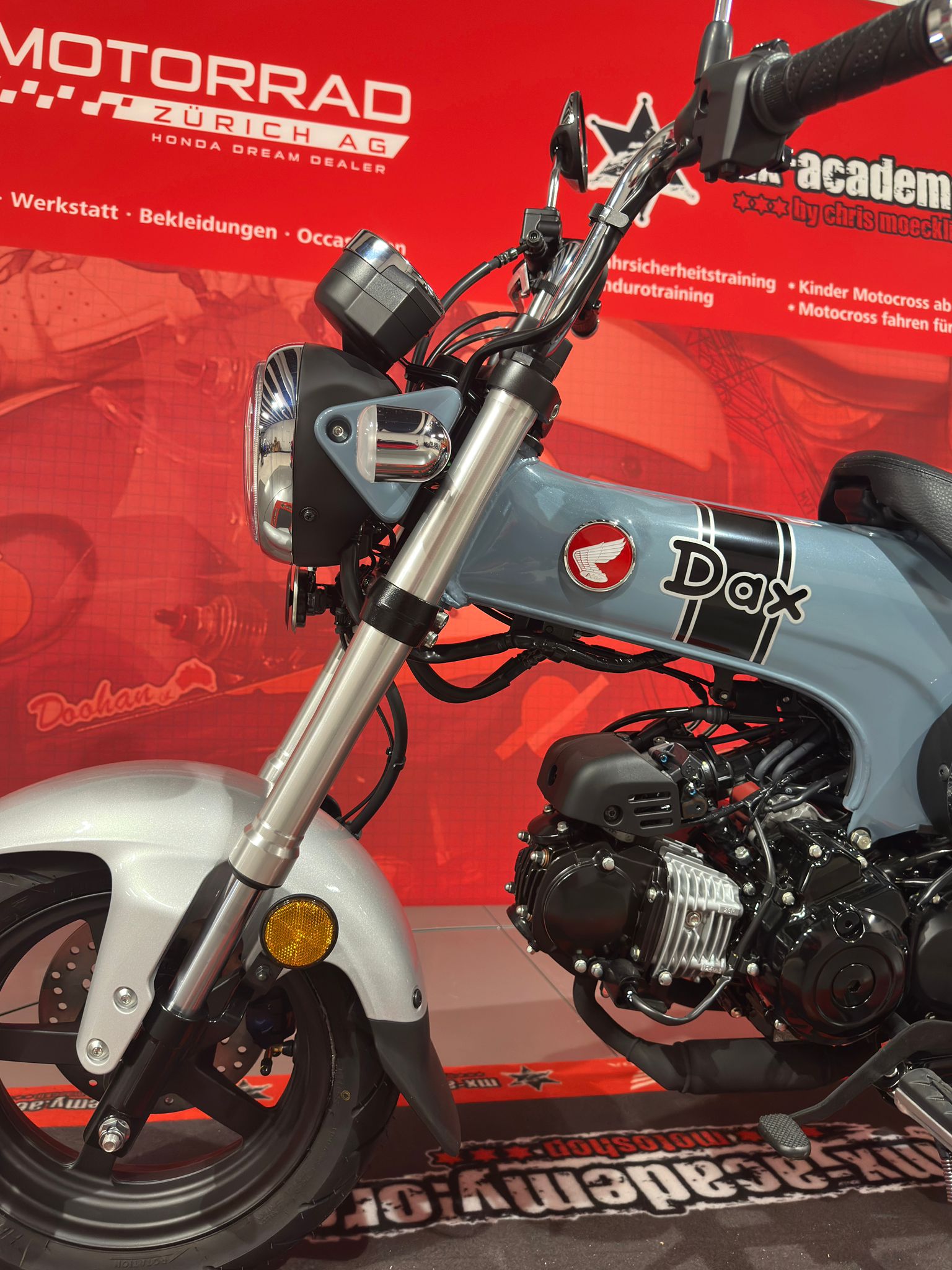 HONDA St 125 Dax*Neufahrzeug**Pearl Cadet Grey-image-9