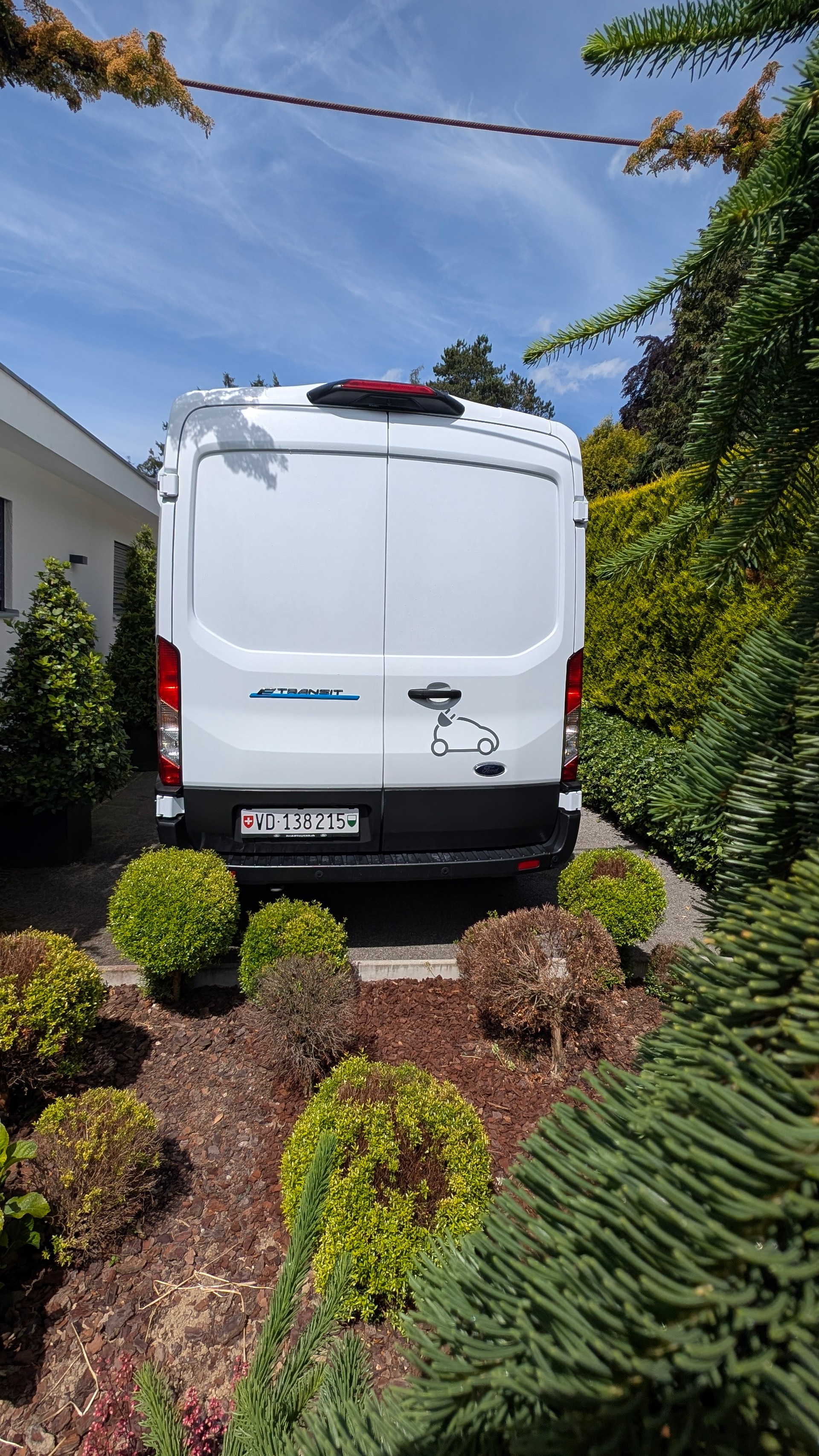 FORD E-Transit Van 350 L2 Trend RWD 68kWh-image-2