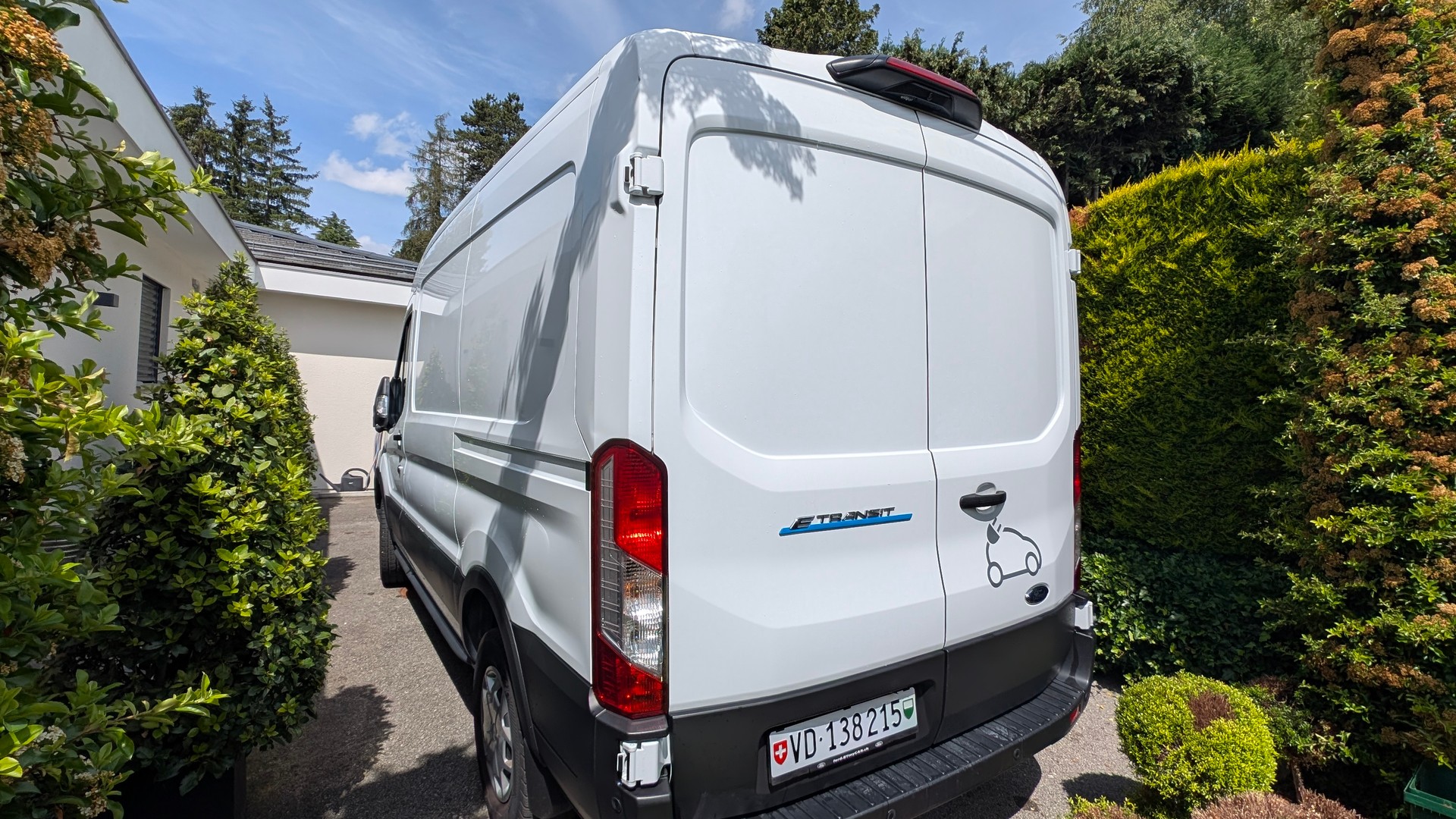 FORD E-Transit Van 350 L2 Trend RWD 68kWh-image-1