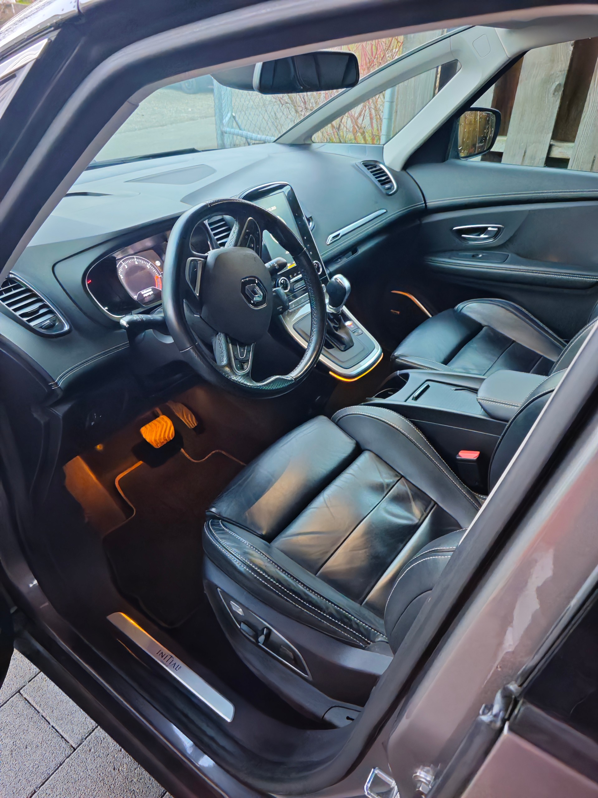 RENAULT Grand Scénic 1.3 16V Turbo Initiale Paris EDC-image-4
