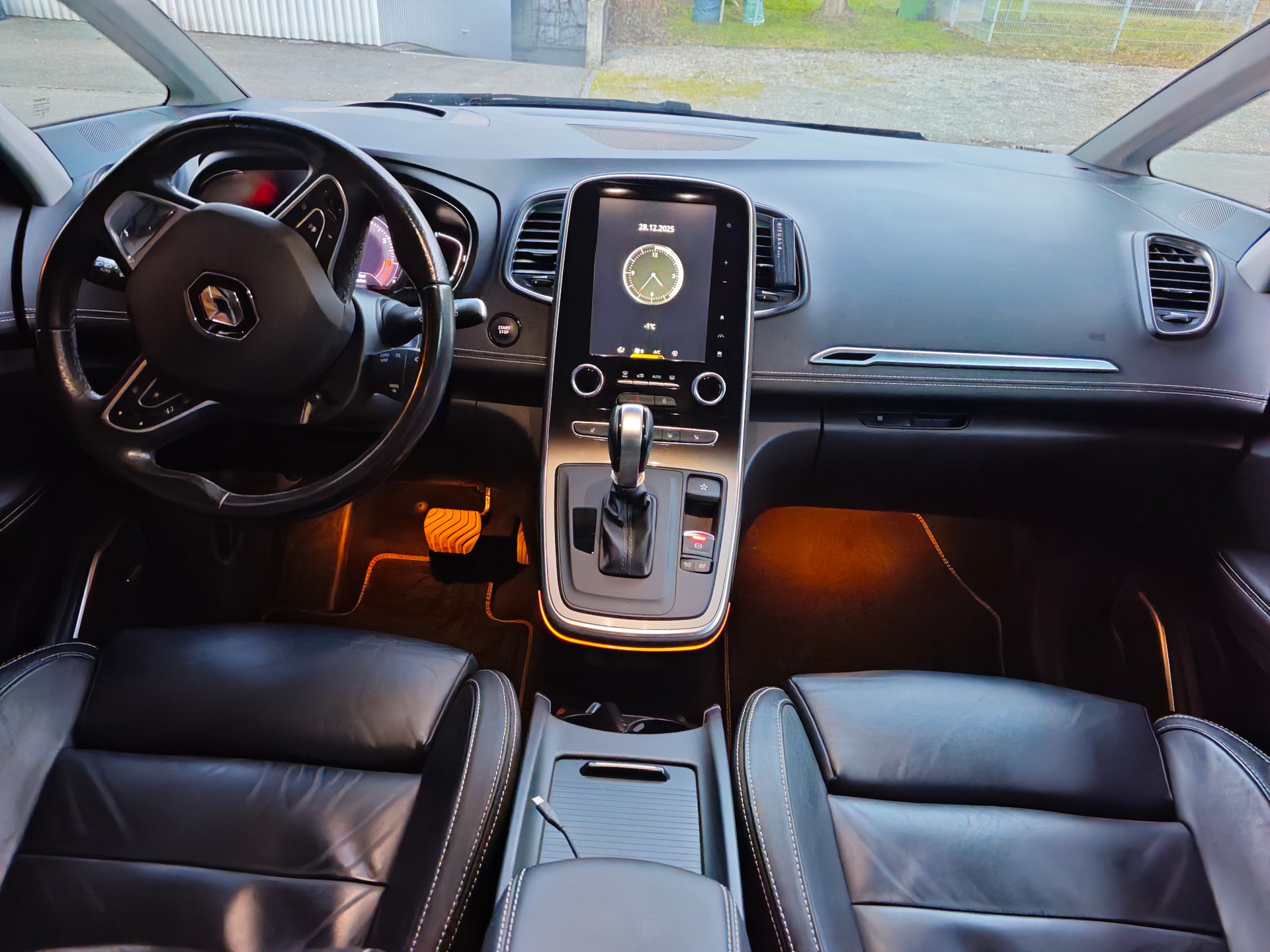 RENAULT Grand Scénic 1.3 16V Turbo Initiale Paris EDC-image-5