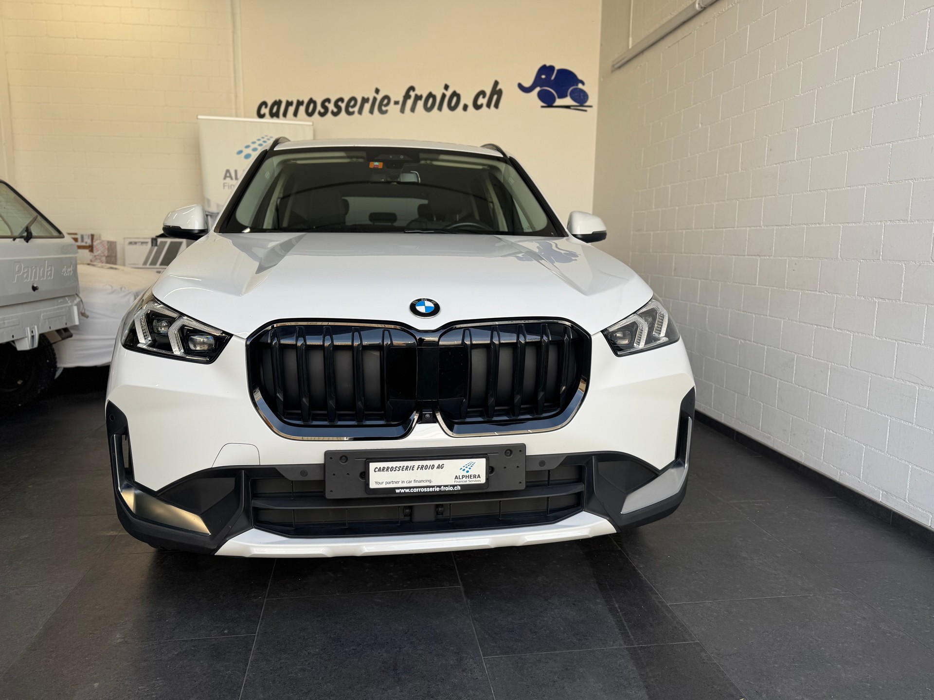 BMW X1 xDrive 20d 48V-showroom-element-1