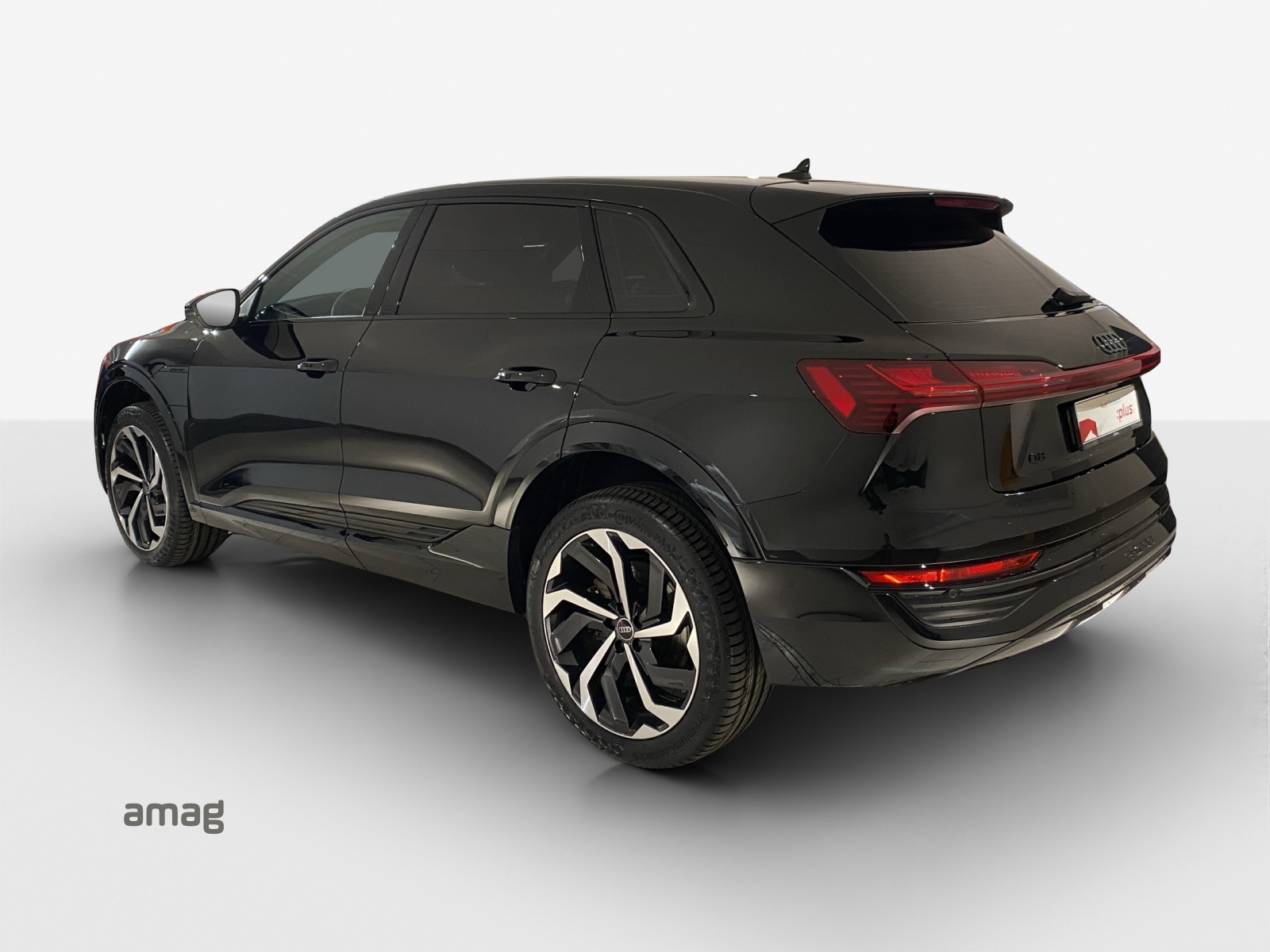 AUDI Q8 55 e-tron advanced quattro-showroom-element-2