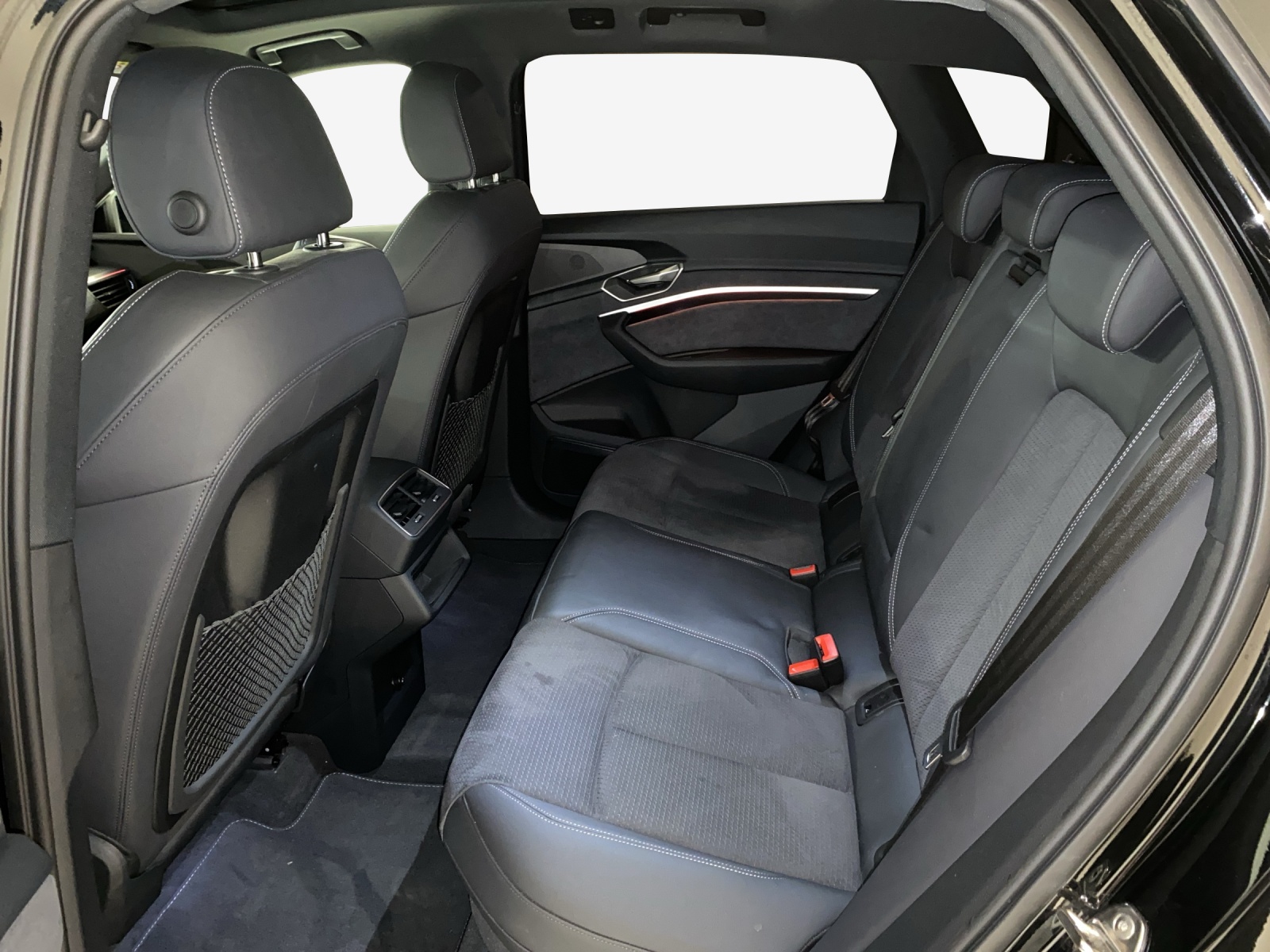 AUDI Q8 55 e-tron advanced quattro-image-12