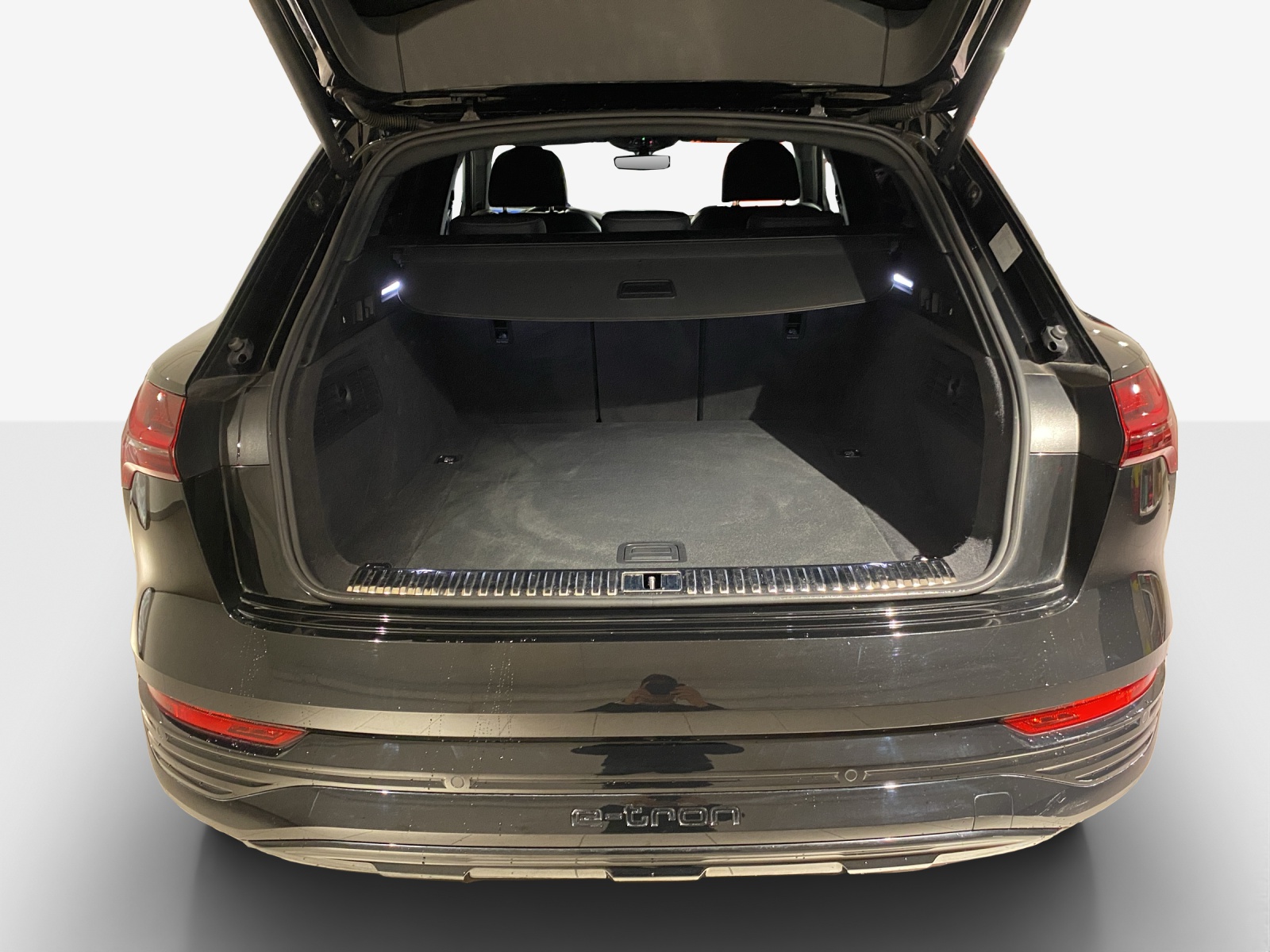 AUDI Q8 55 e-tron advanced quattro-image-13