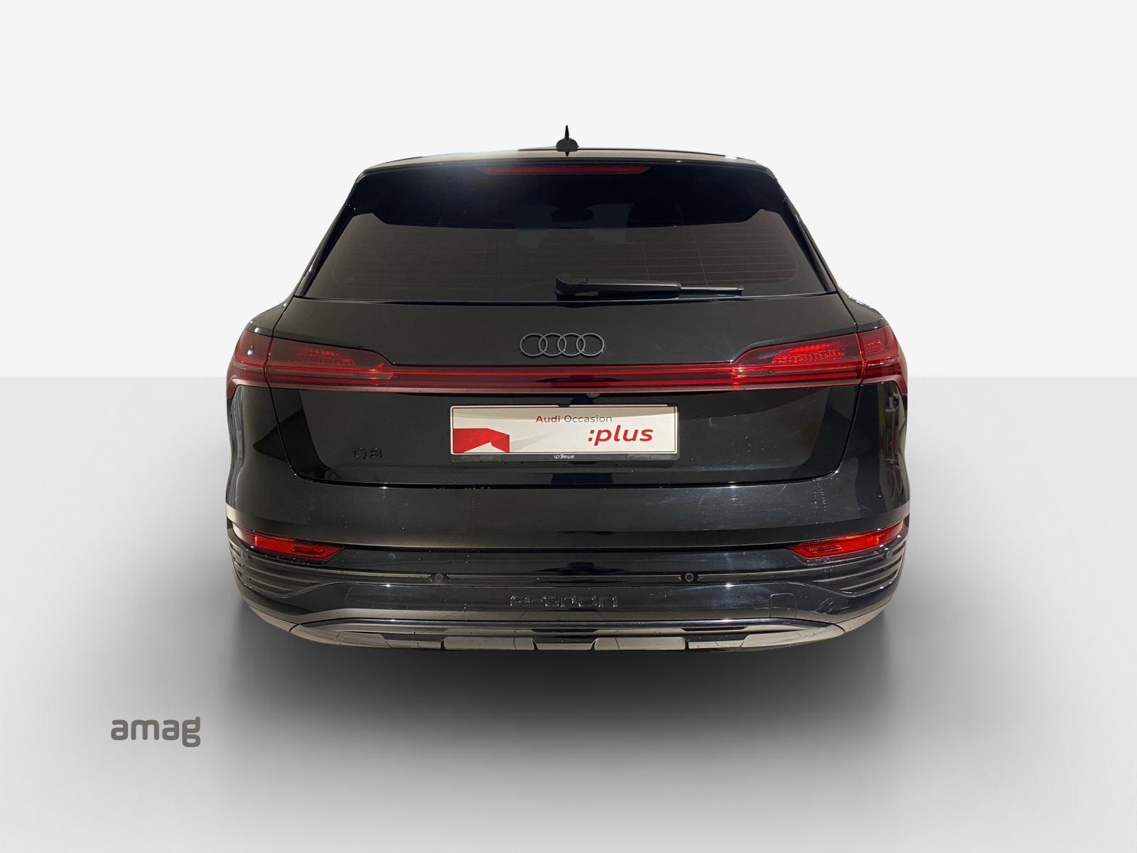 AUDI Q8 55 e-tron advanced quattro-image-4