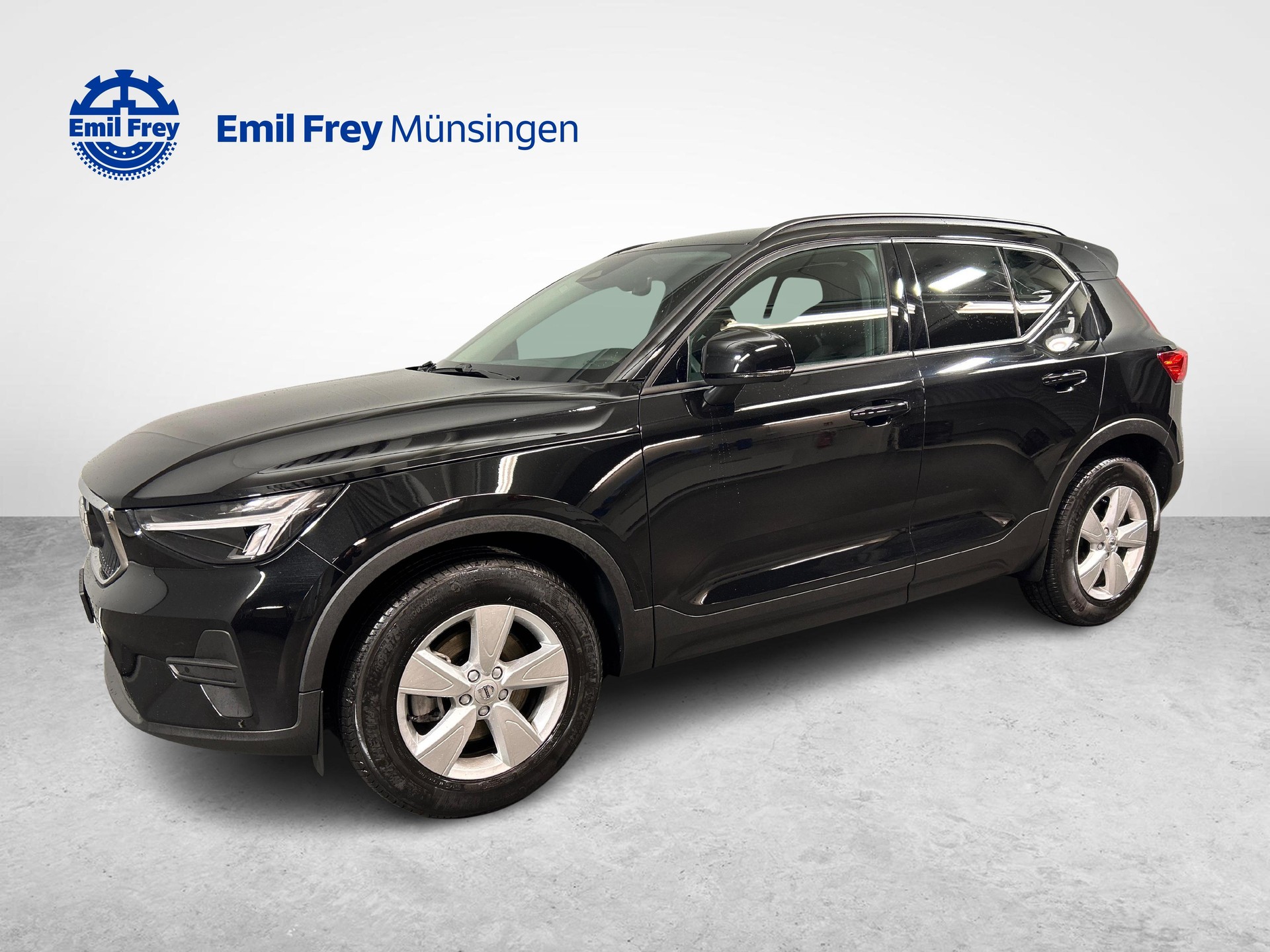VOLVO XC40 2.0 B3 MH Essential-showroom-element-1