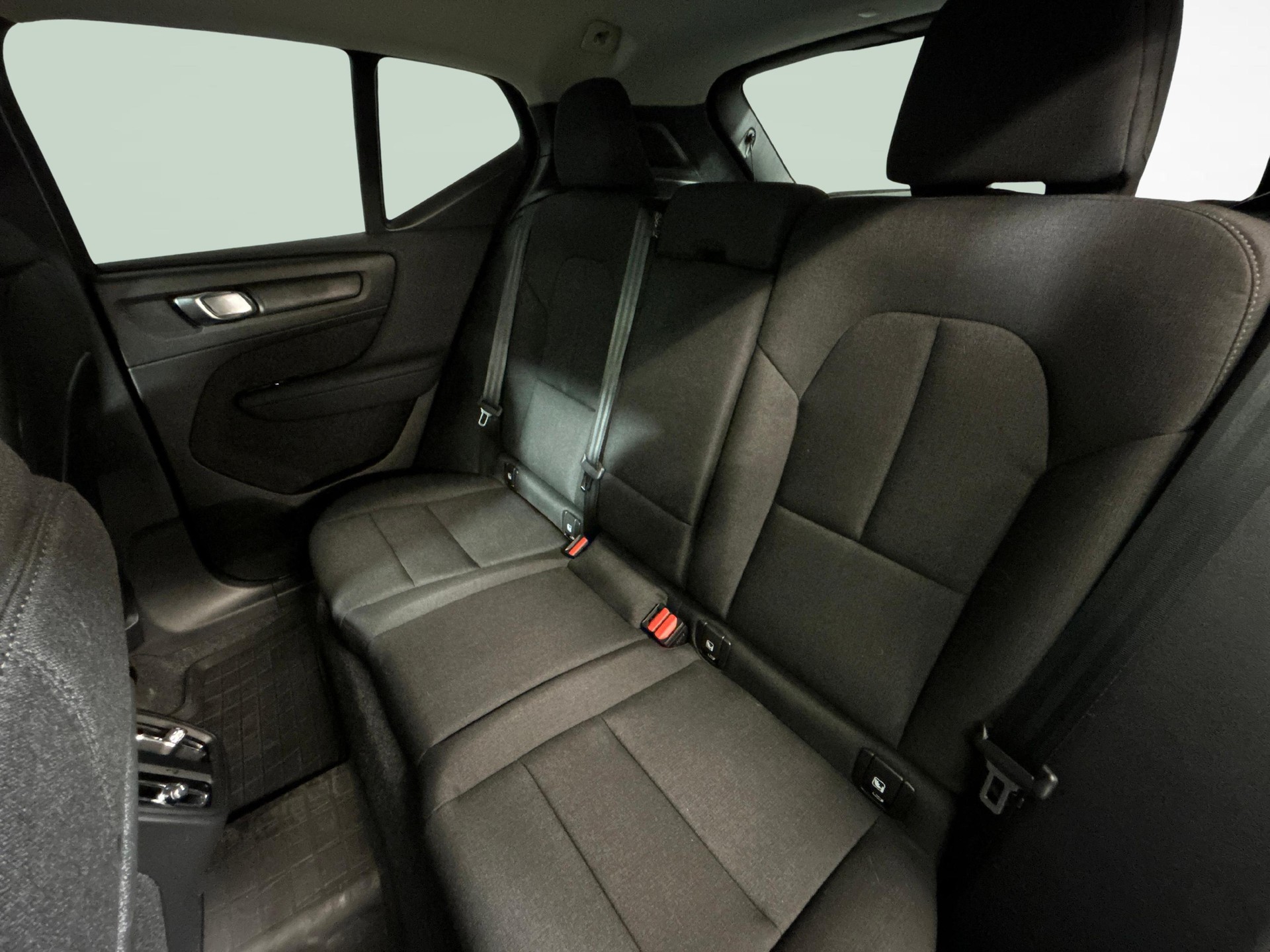 VOLVO XC40 2.0 B3 MH Essential-showroom-element-3