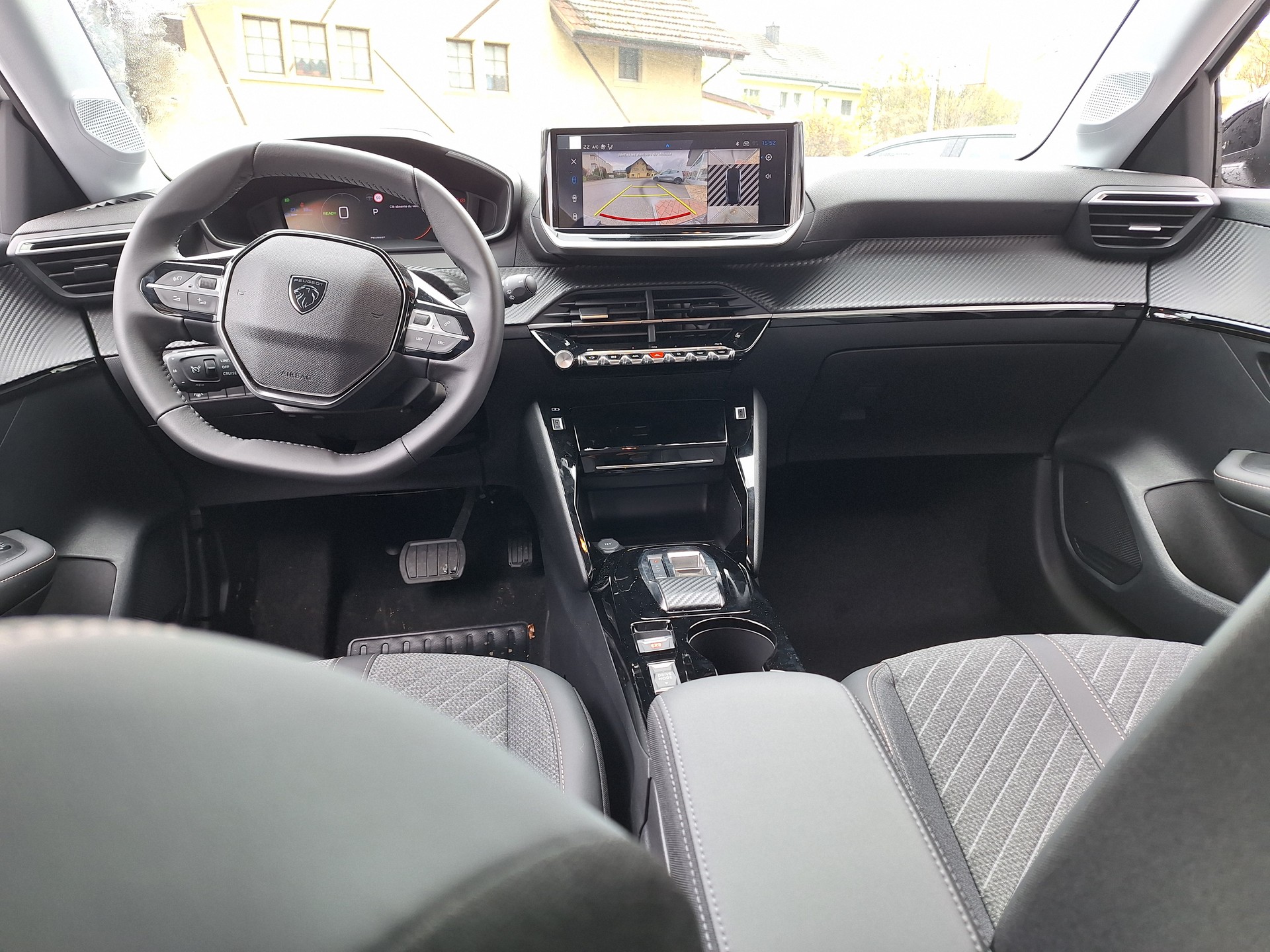 PEUGEOT e-208 Allure Helvetia (440)-image-5