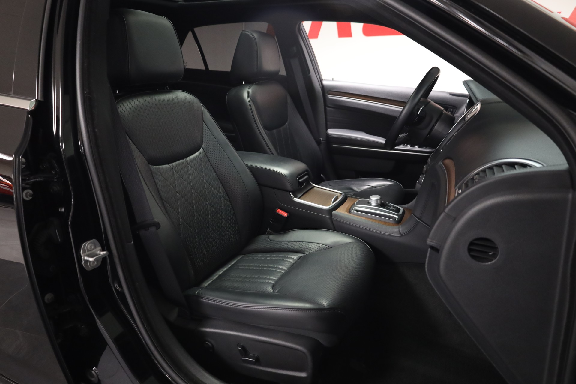 CHRYSLER 300C Platinum 5.7 HEMI-image-13