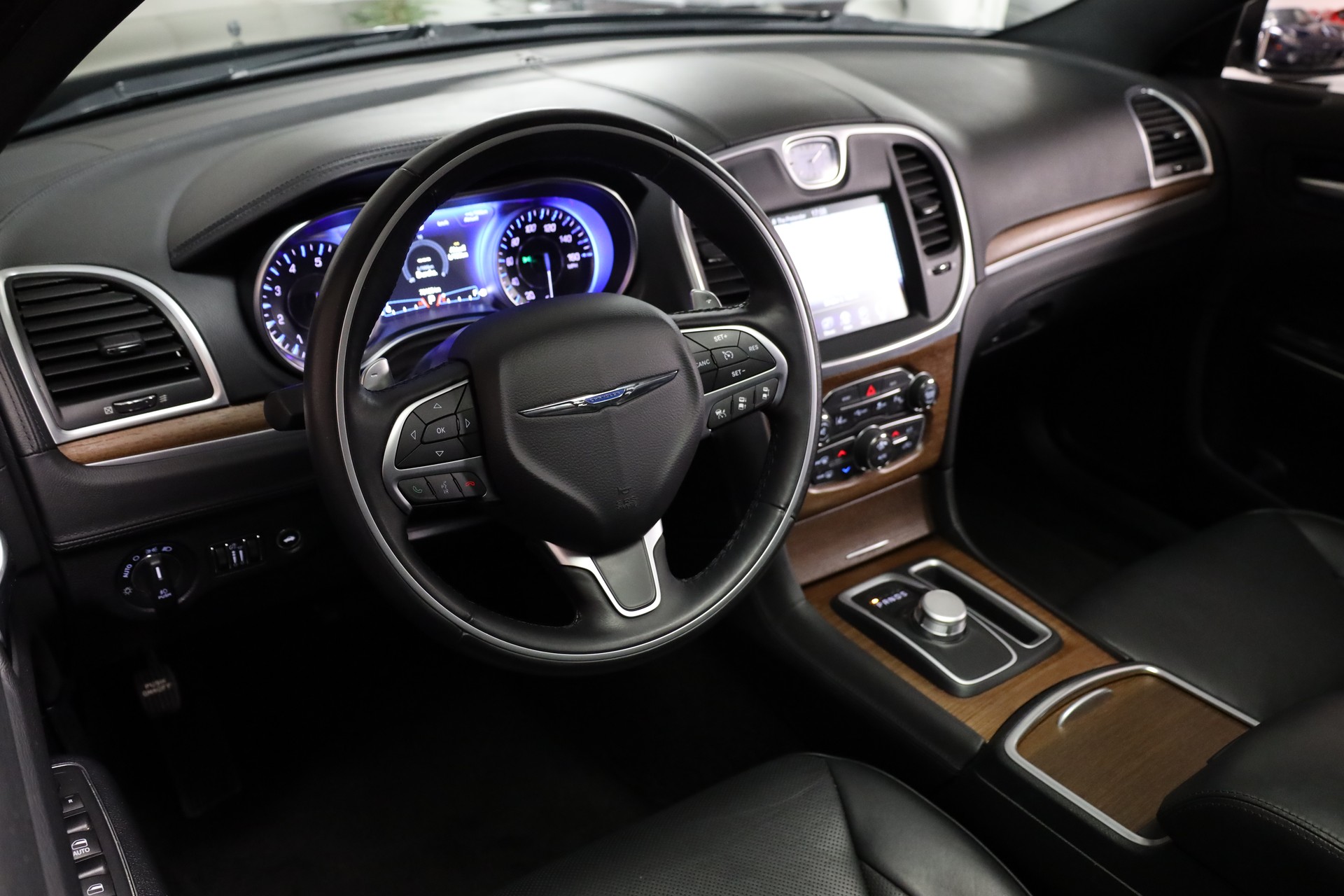 CHRYSLER 300C Platinum 5.7 HEMI-image-9
