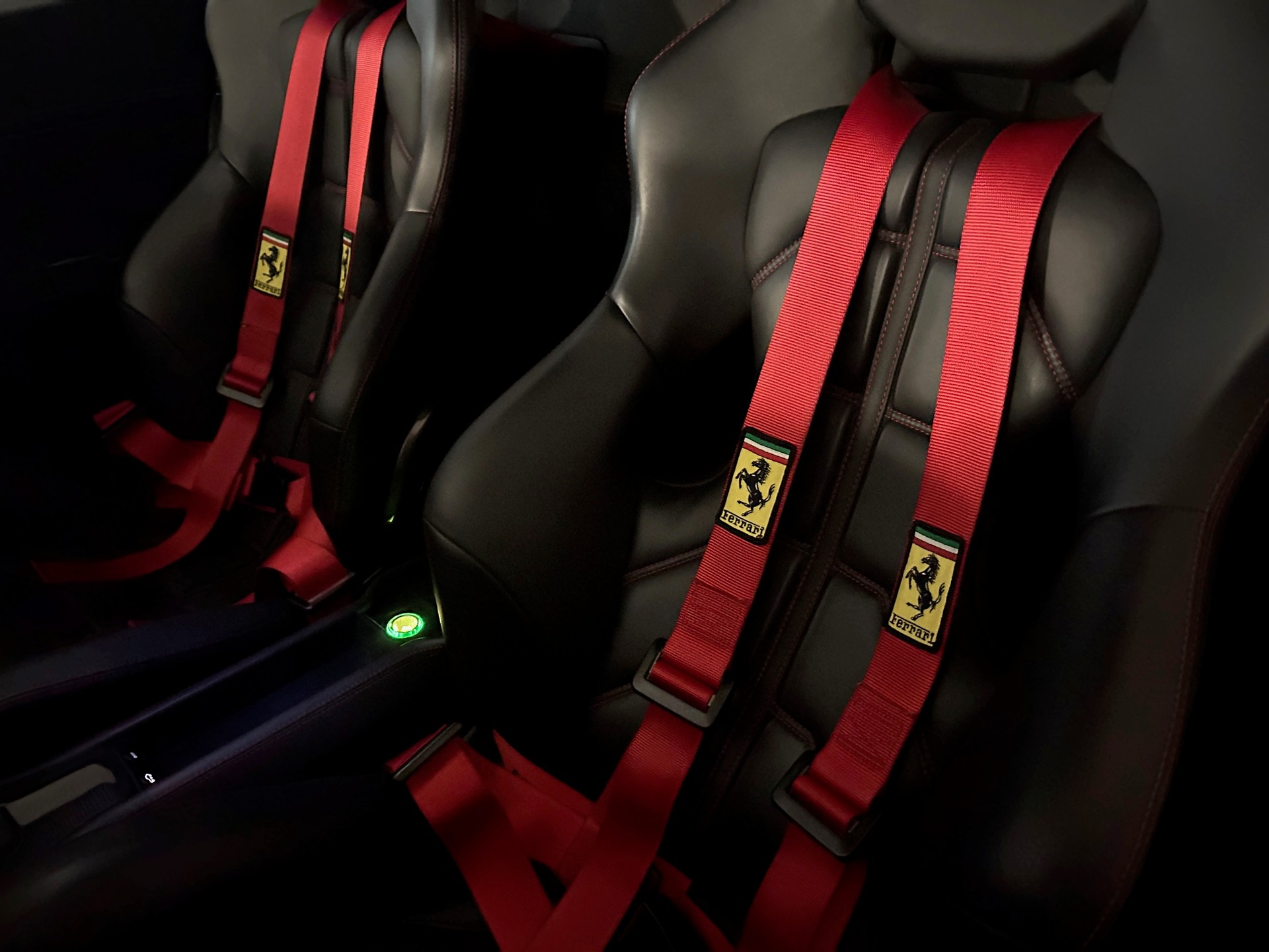 FERRARI 458 Italia 4.5 V8 *Racing Sitze*komplette Carbon Ausstattung innen*Seriöse Historie*-image-9