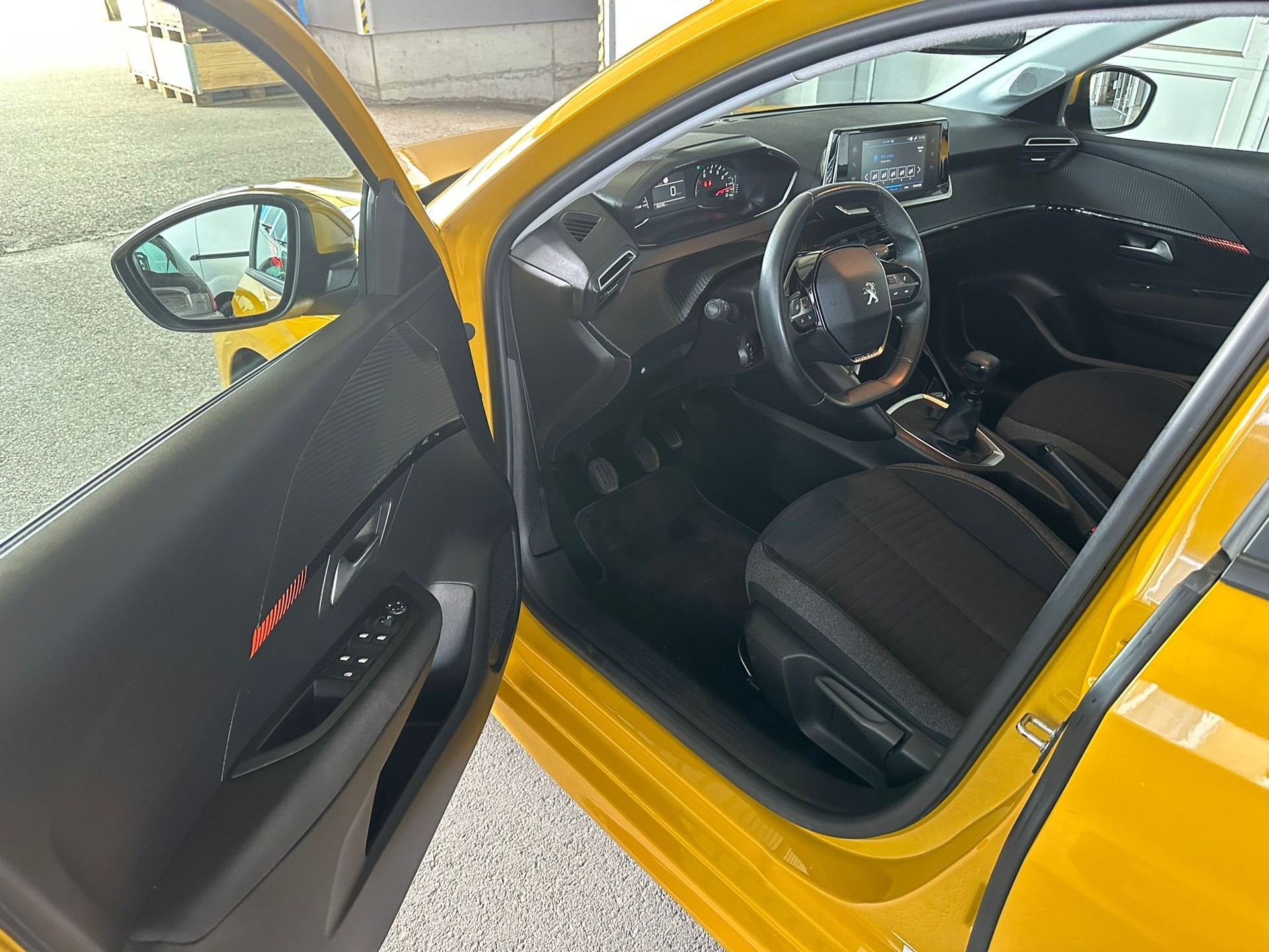 PEUGEOT 208 1.2 PureTech Allure Pack-image-4