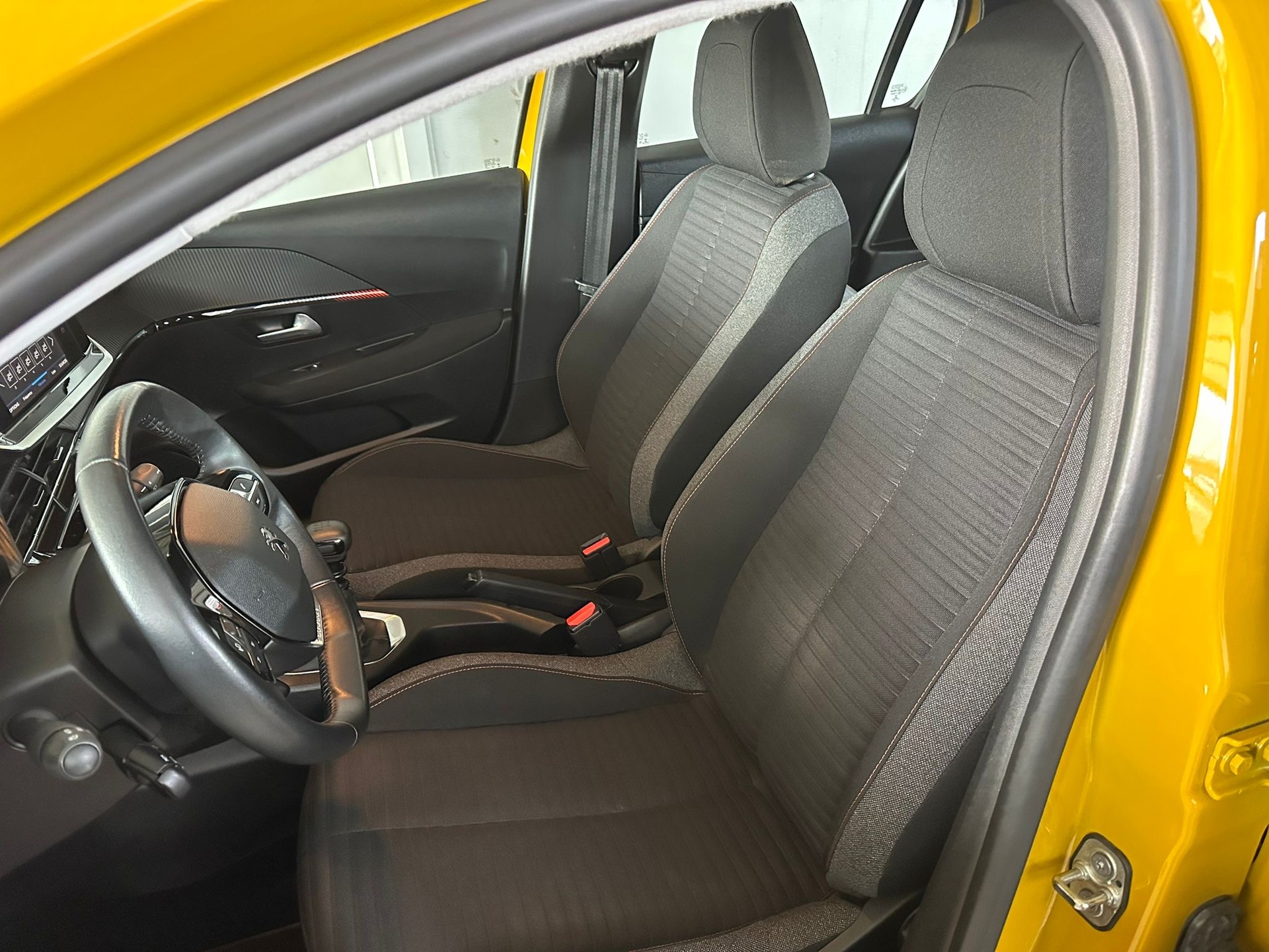 PEUGEOT 208 1.2 PureTech Allure Pack-image-6