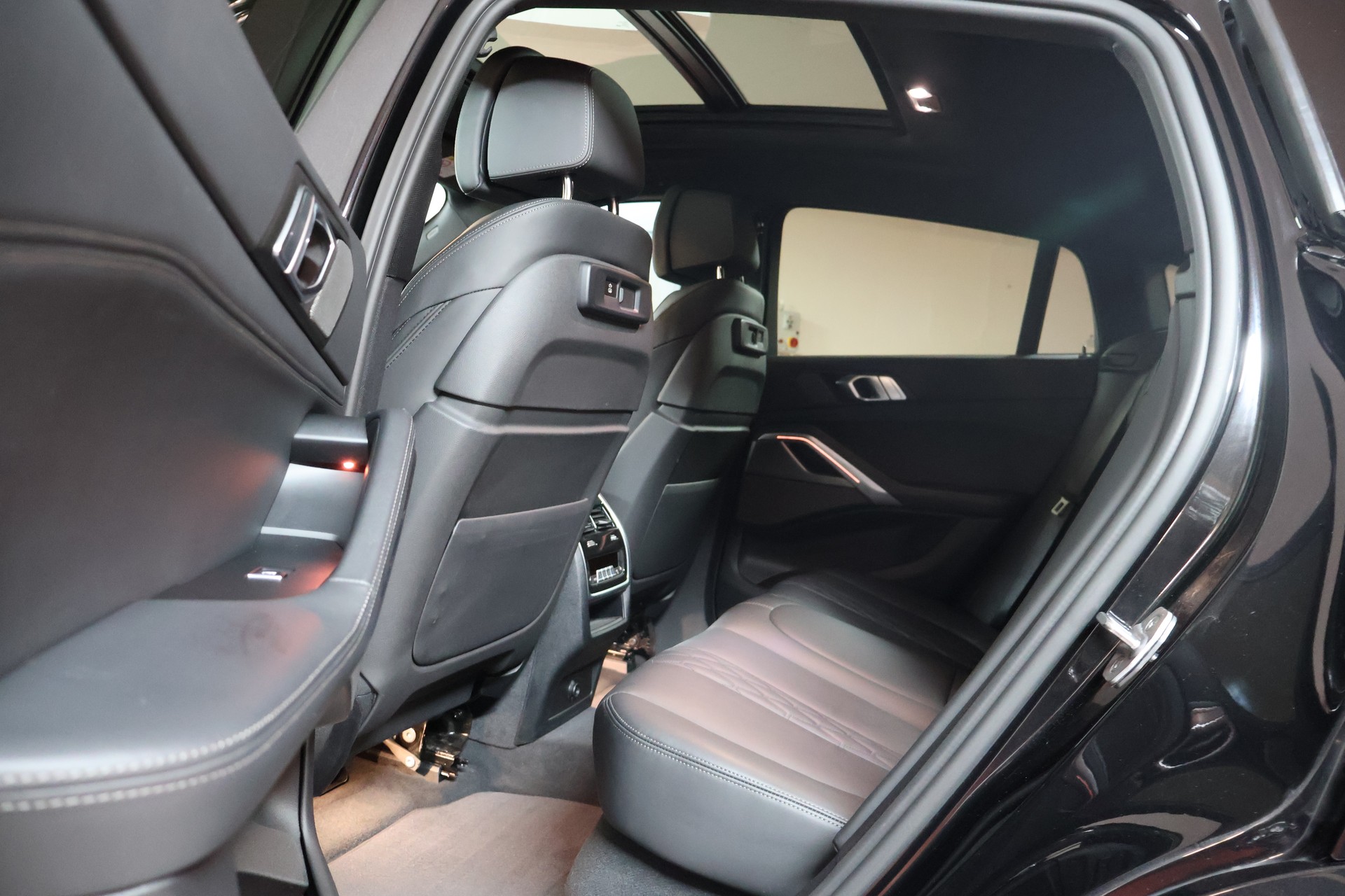 BMW X6 xDrive 48V 40d Steptronic M Sport-image-18