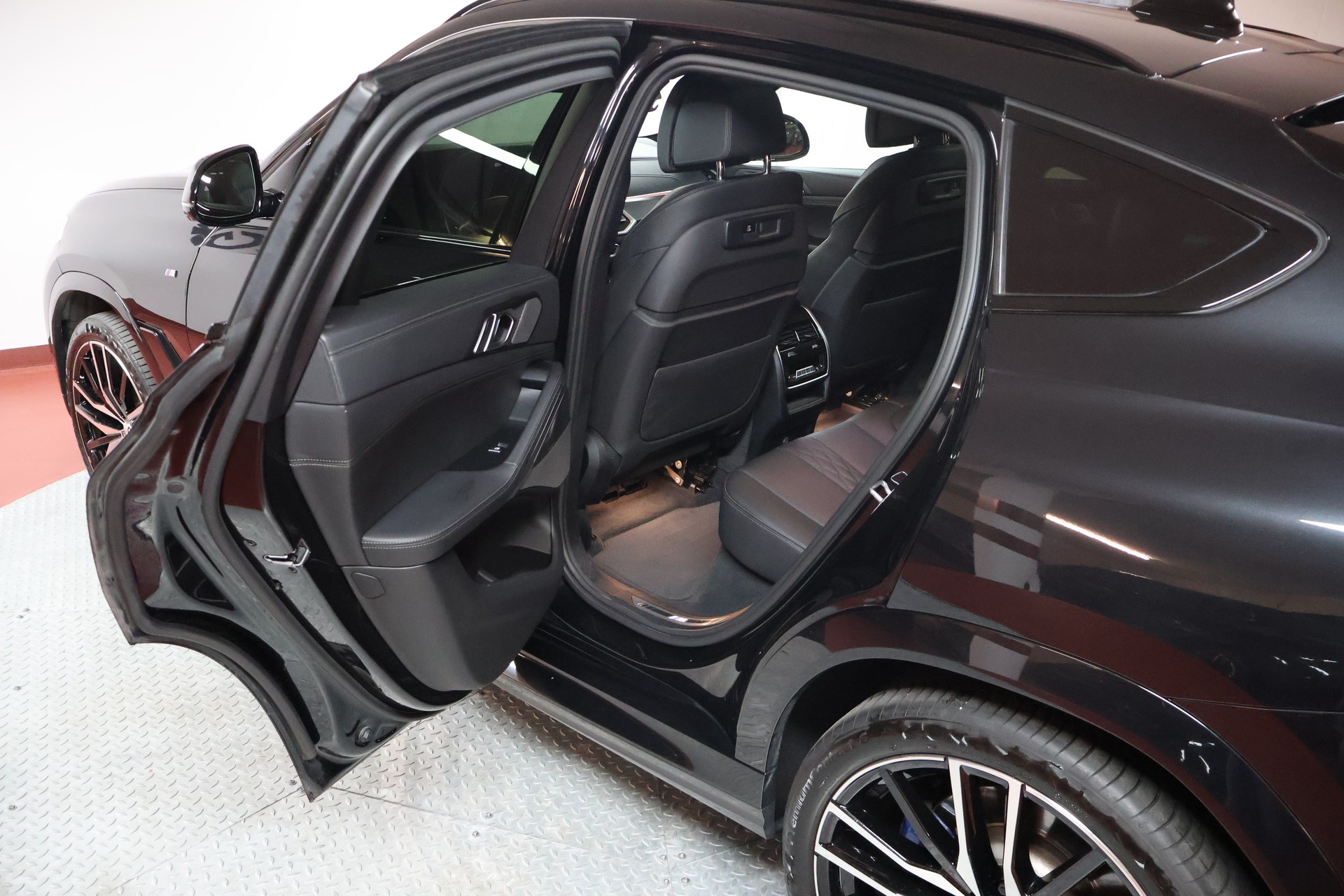 BMW X6 xDrive 48V 40d Steptronic M Sport-image-16