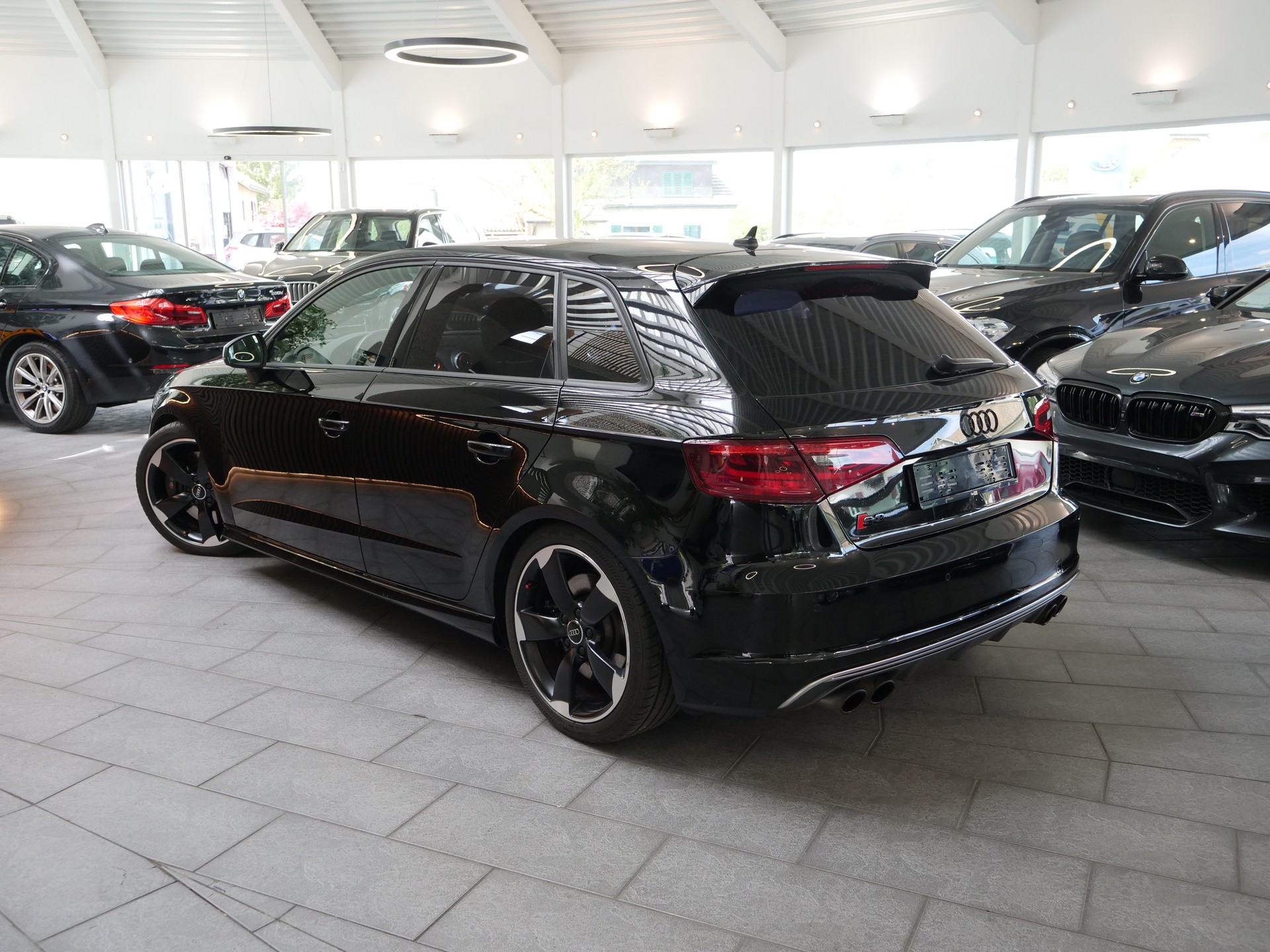 AUDI S3 Sportback 2.0 TFSI quattro S-tronic-showroom-element-3