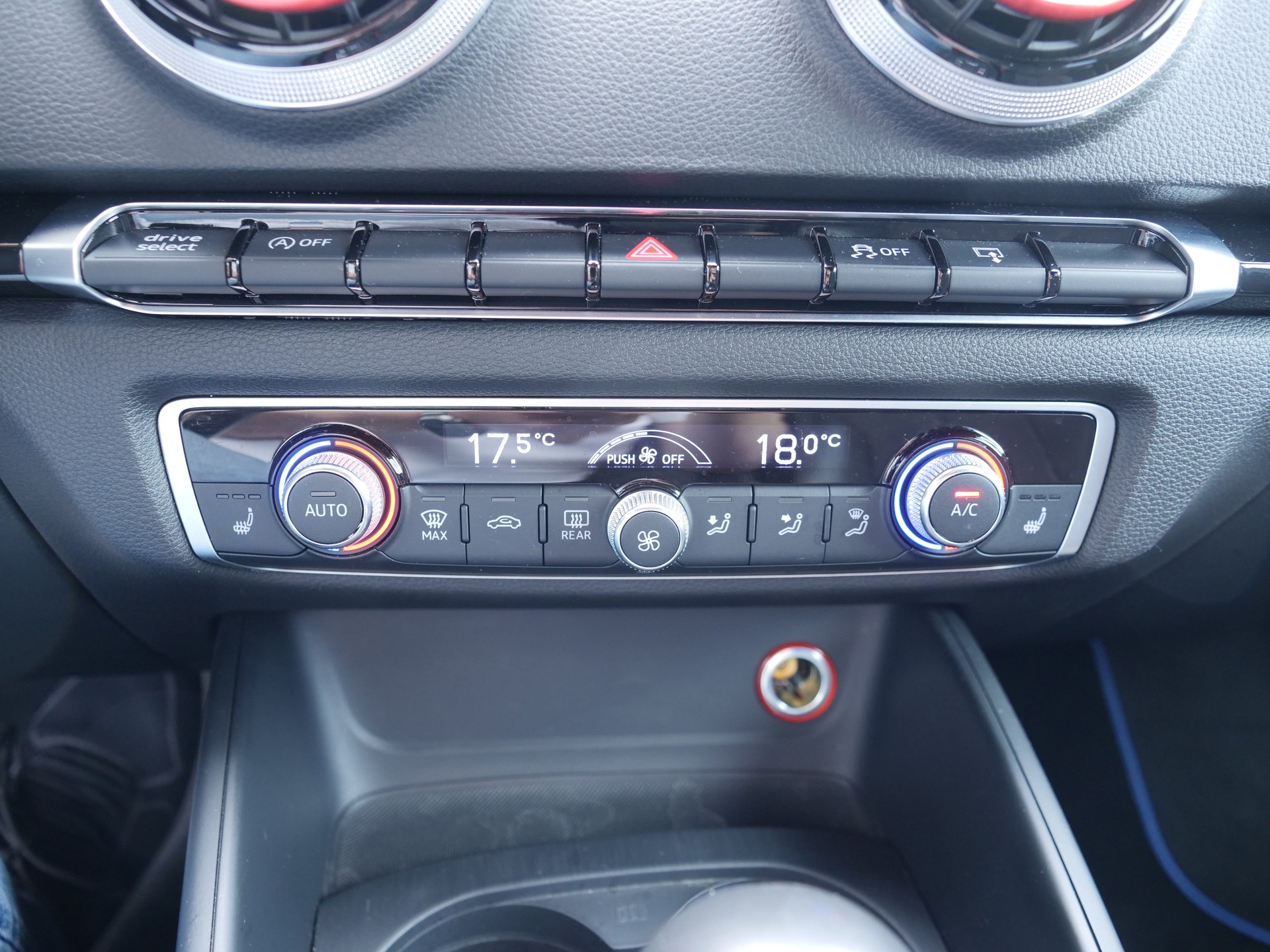 AUDI S3 Sportback 2.0 TFSI quattro S-tronic-image-17