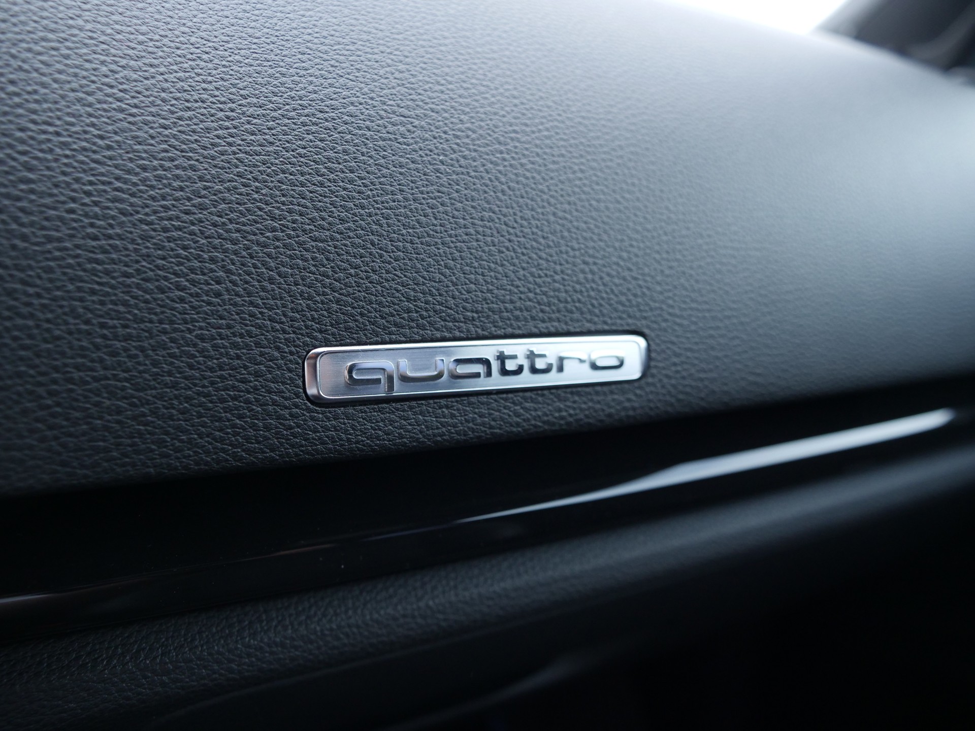 AUDI S3 Sportback 2.0 TFSI quattro S-tronic-image-21